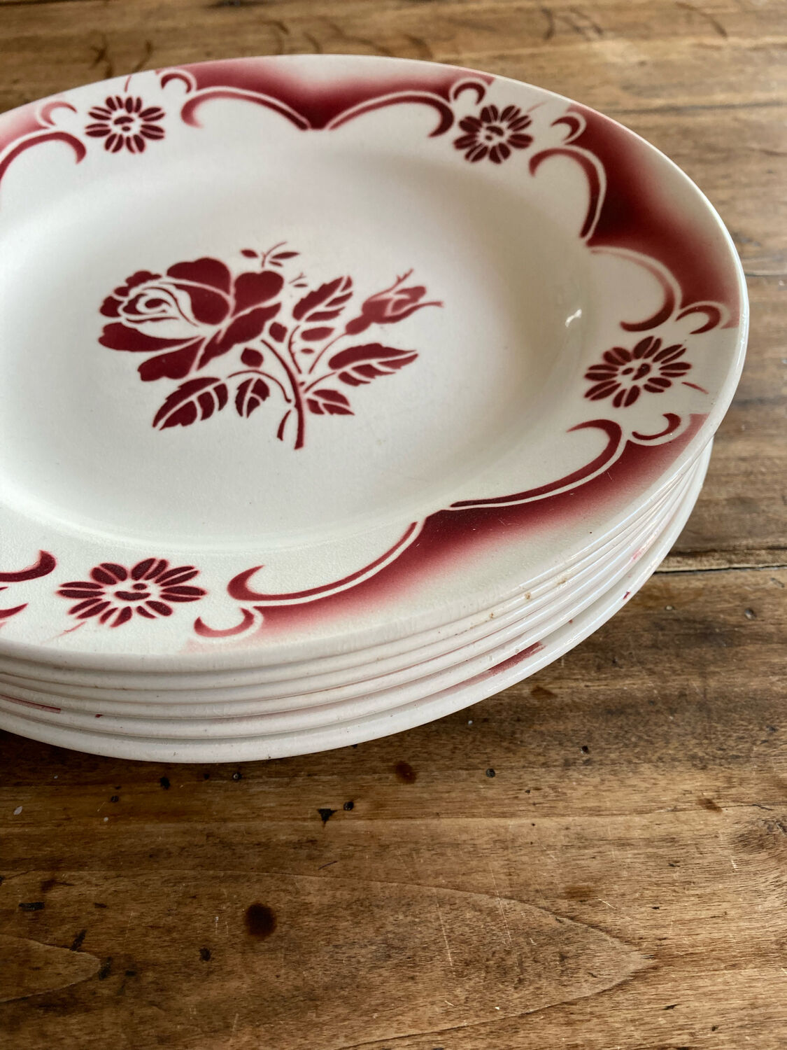 Pink plates iron earth amandinoise