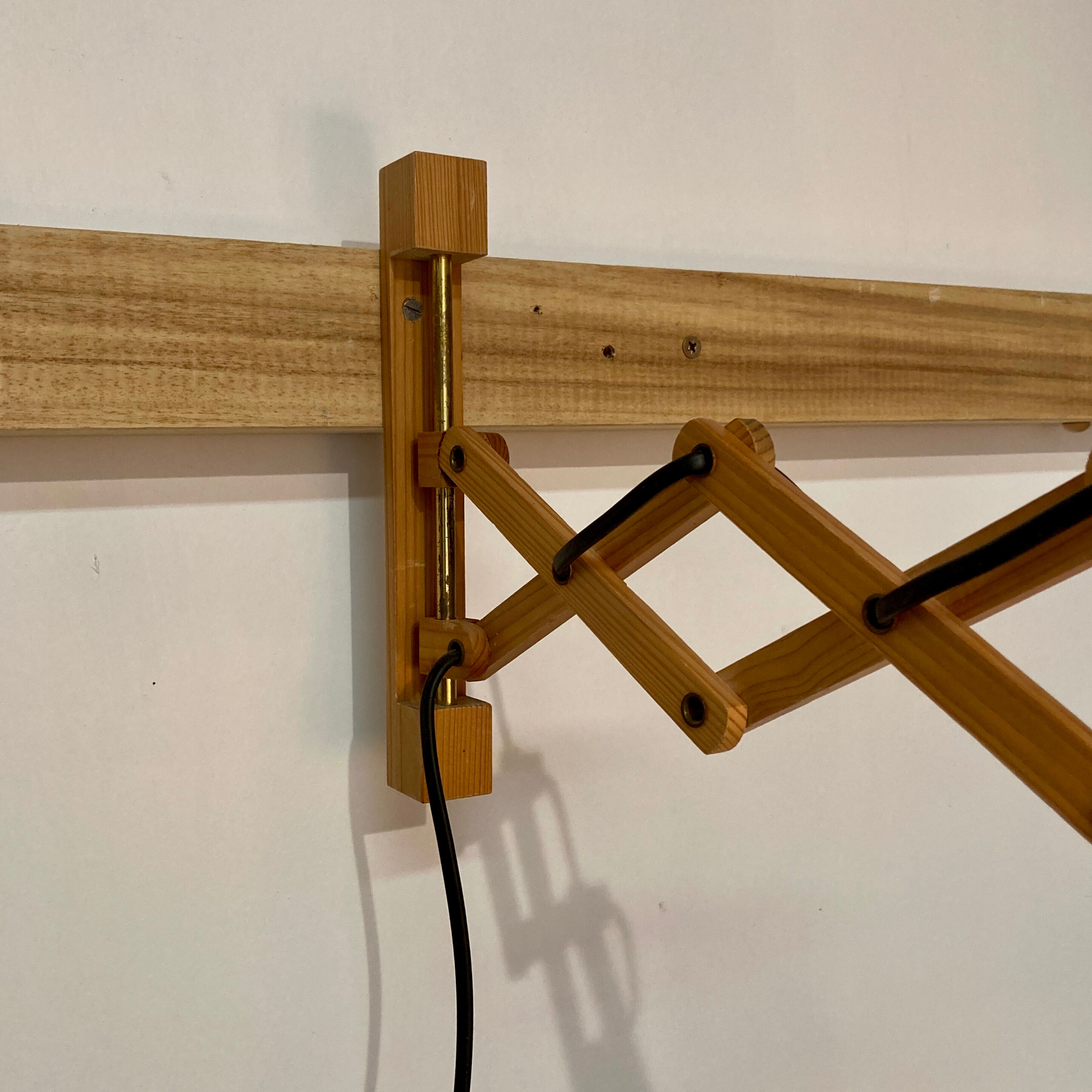 Wall lamp Le Klint scandinave 1950 Pair of 70's Plia chairs Castelli