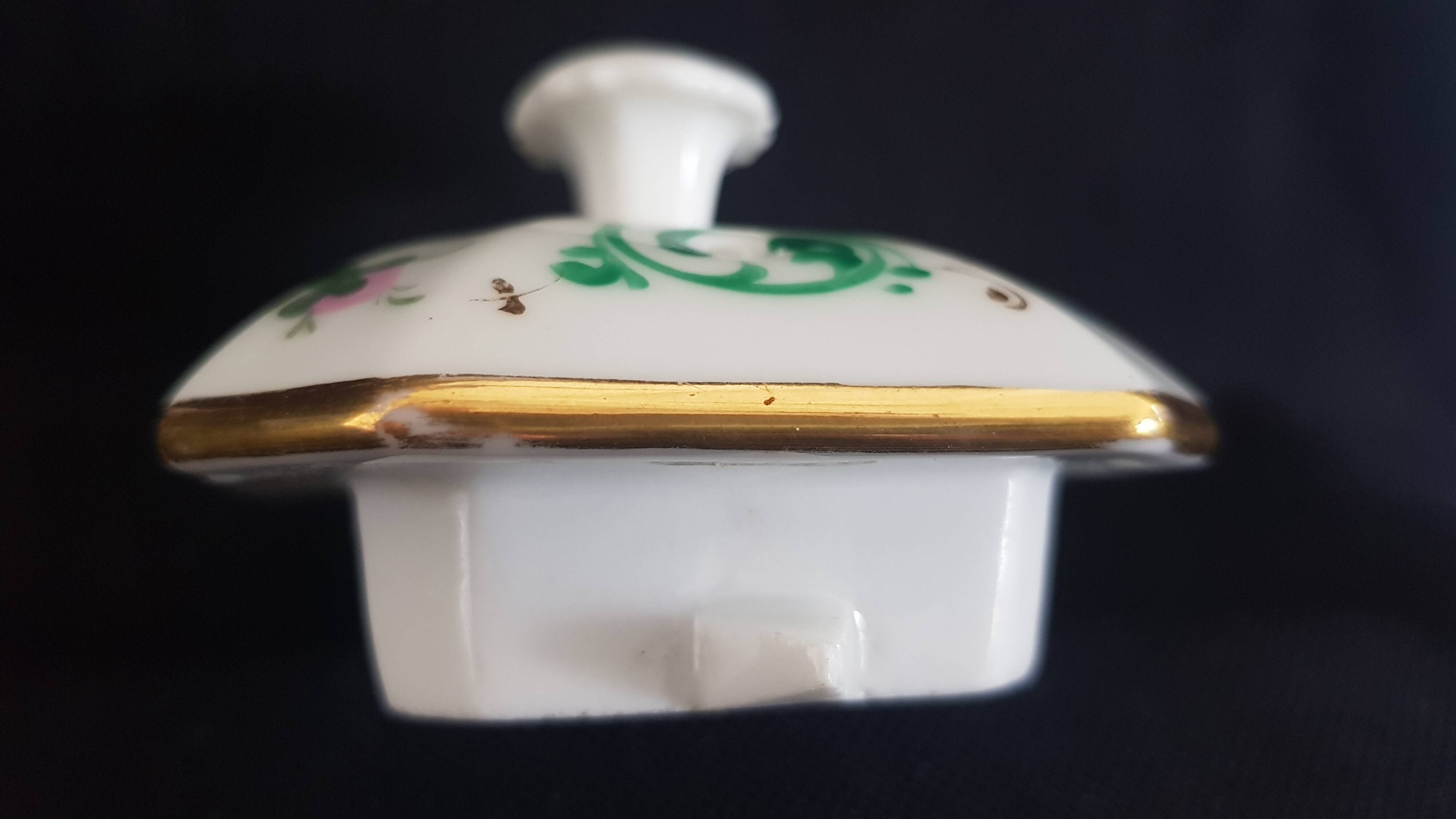 Large octagonal teapot porcelain from Paris "Old Paris", mid-19th century.