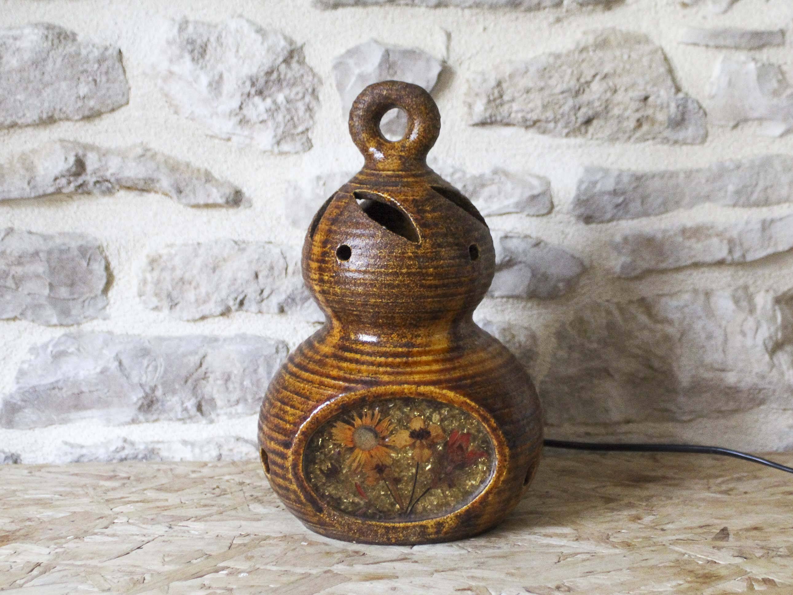 Accolay ceramic and resin lamp