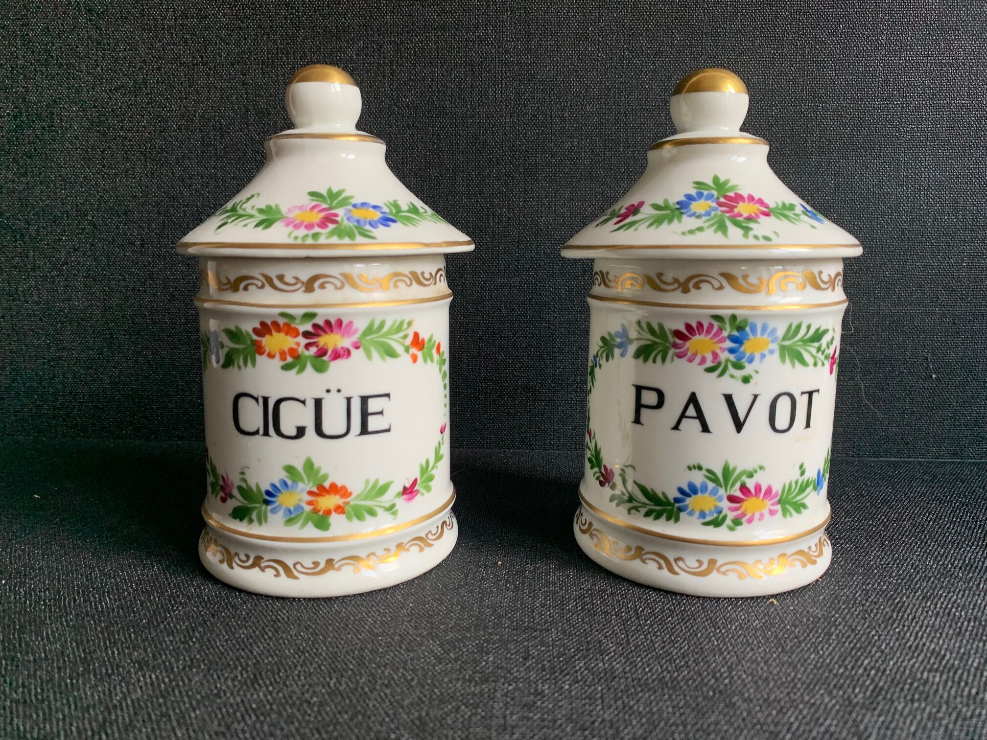 Pharmacy pots in hand-painted porcelain 1900