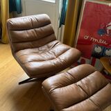 Fauteuil et ottoman en cuir camel