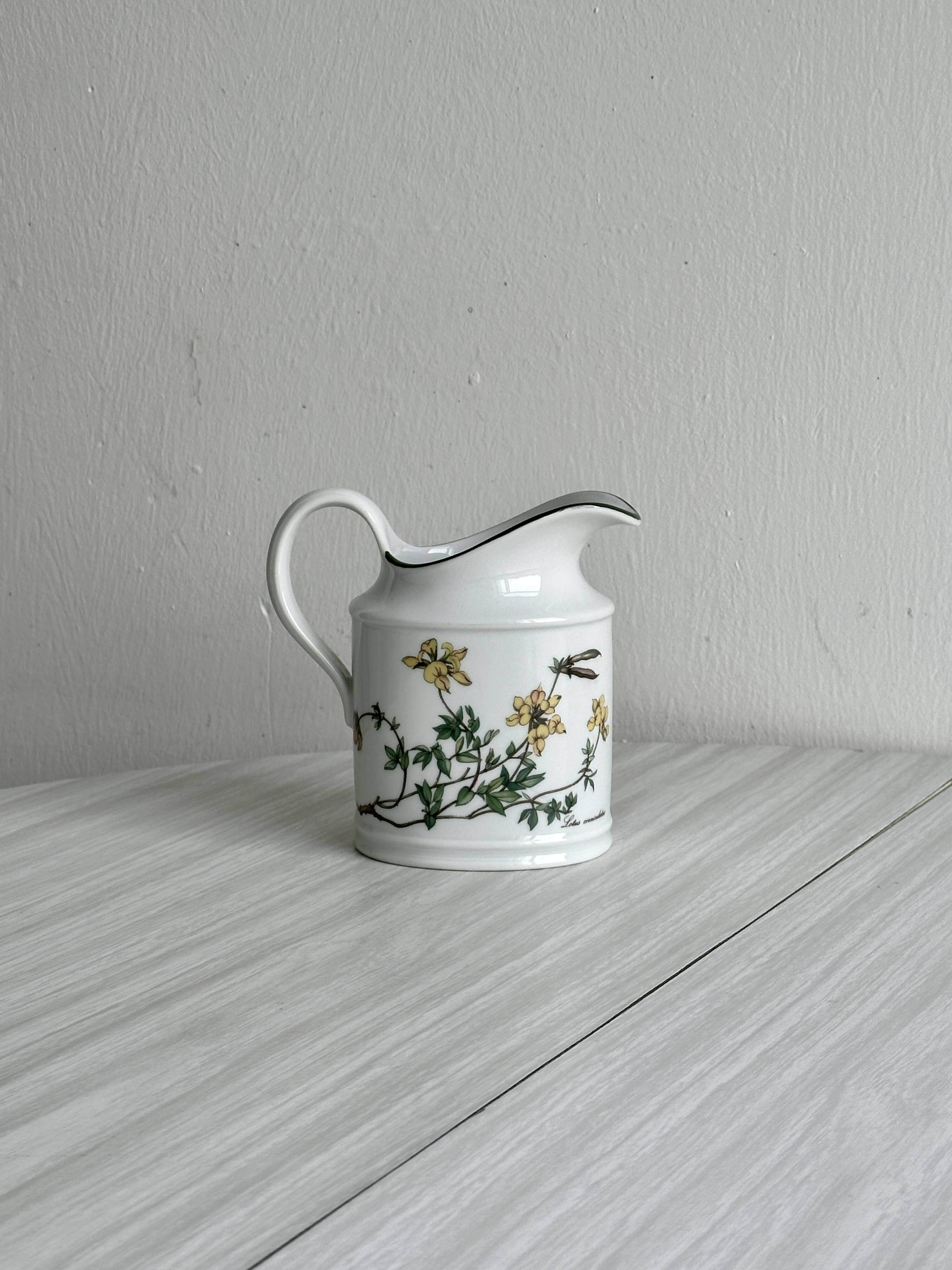 Pot à lait décor floral