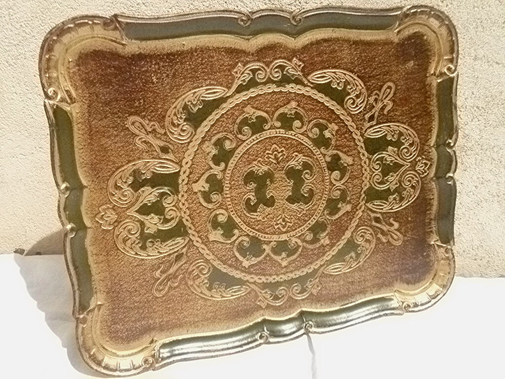 Florentine service tray in painted wood