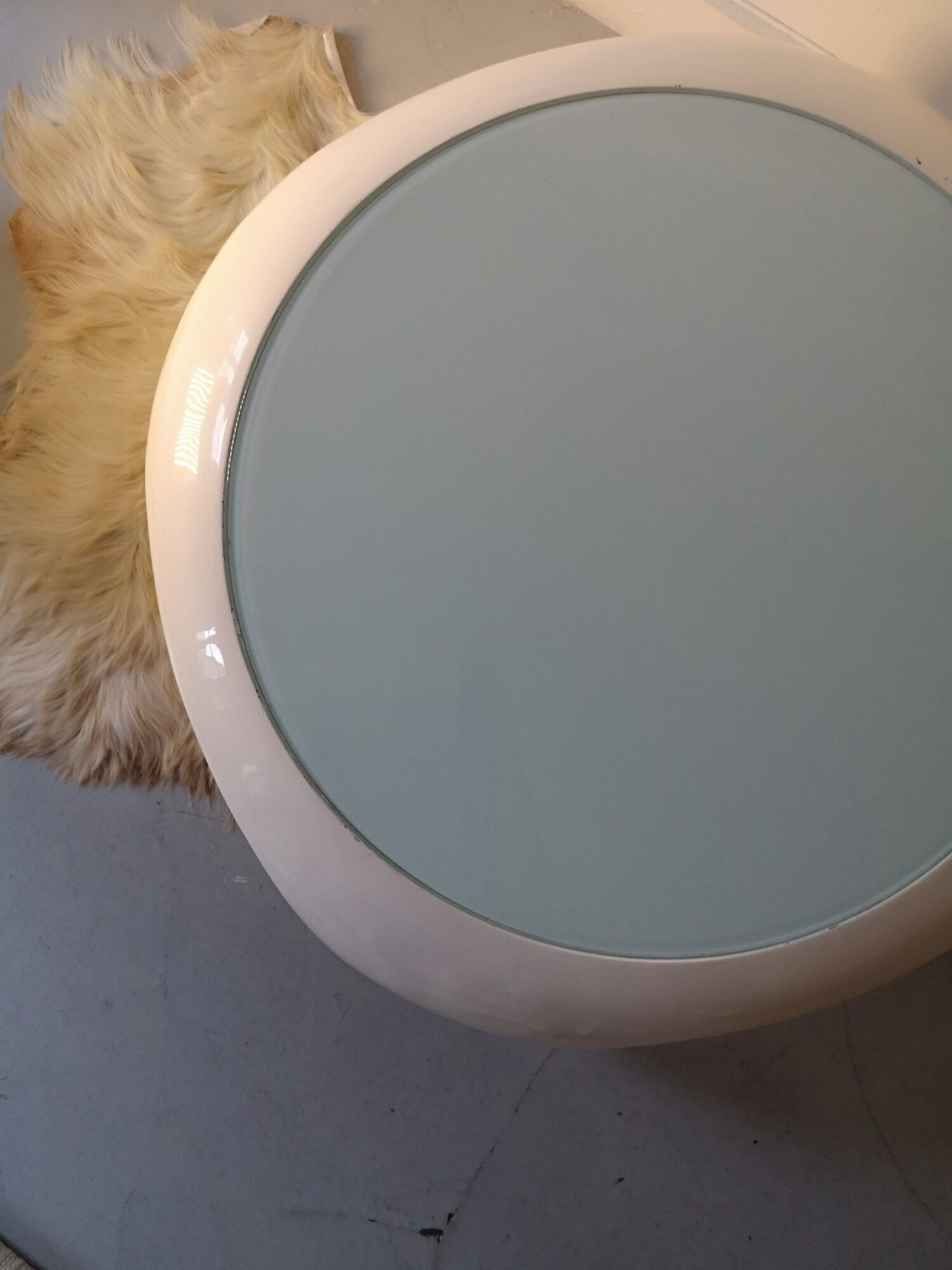 Luigi Colani space age table in white fiberglass and glass, 1970