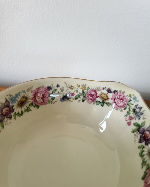 Limoges Bernardaud. Saucière en Porcelaine Décors floraux
