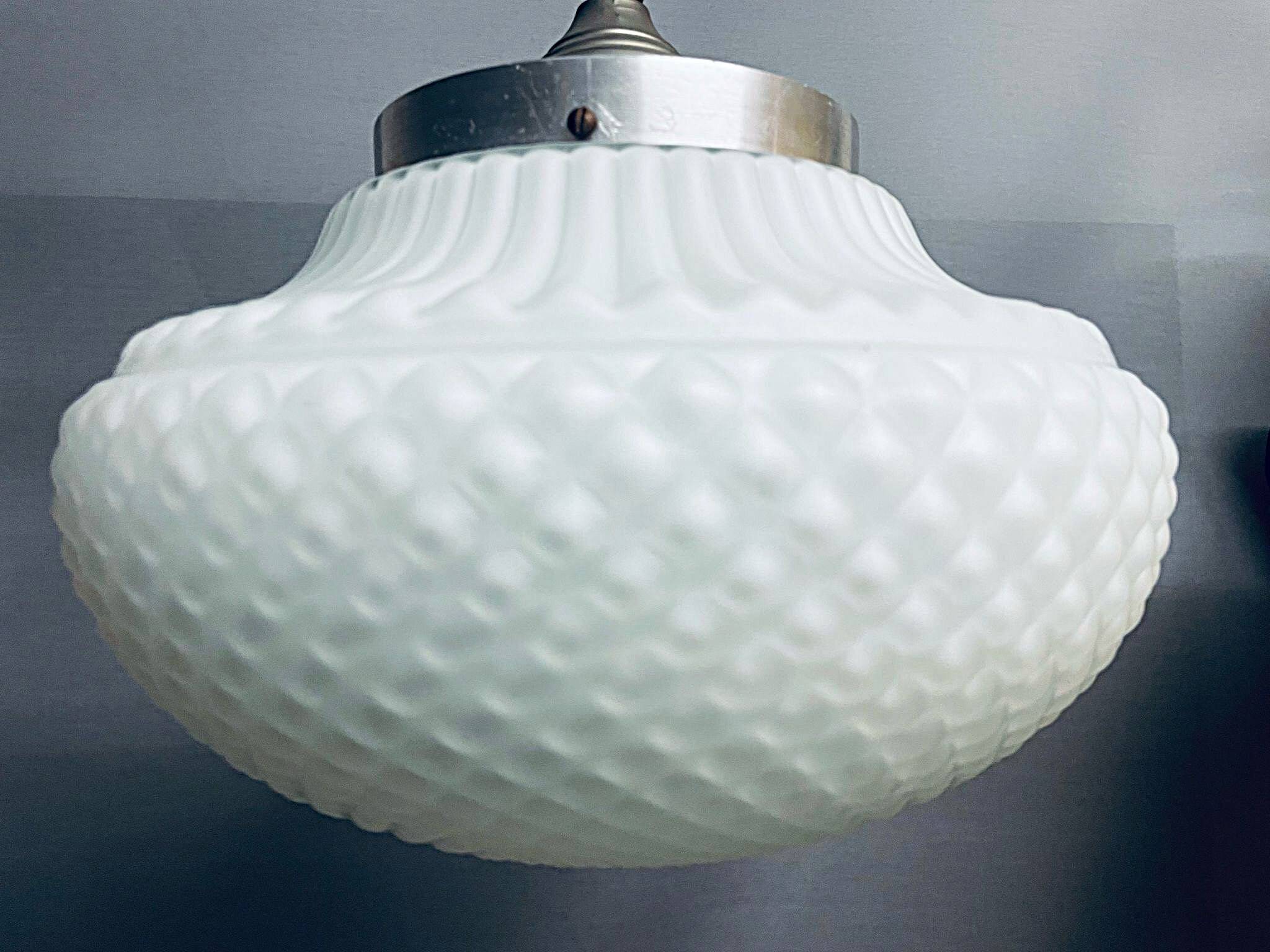 Lustre en verre opalin blanc