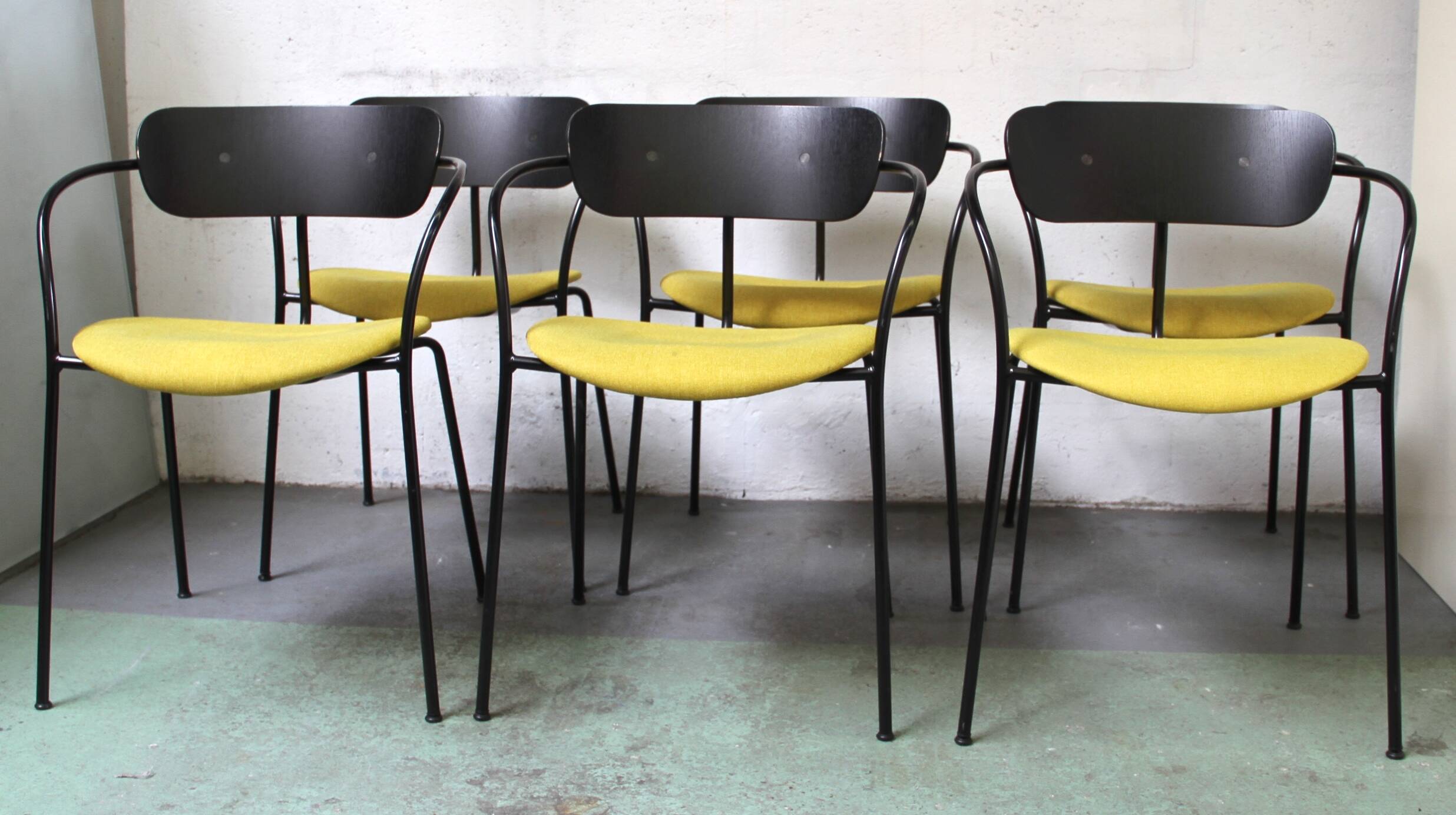 Pavilion AV4 chair, & Tradition