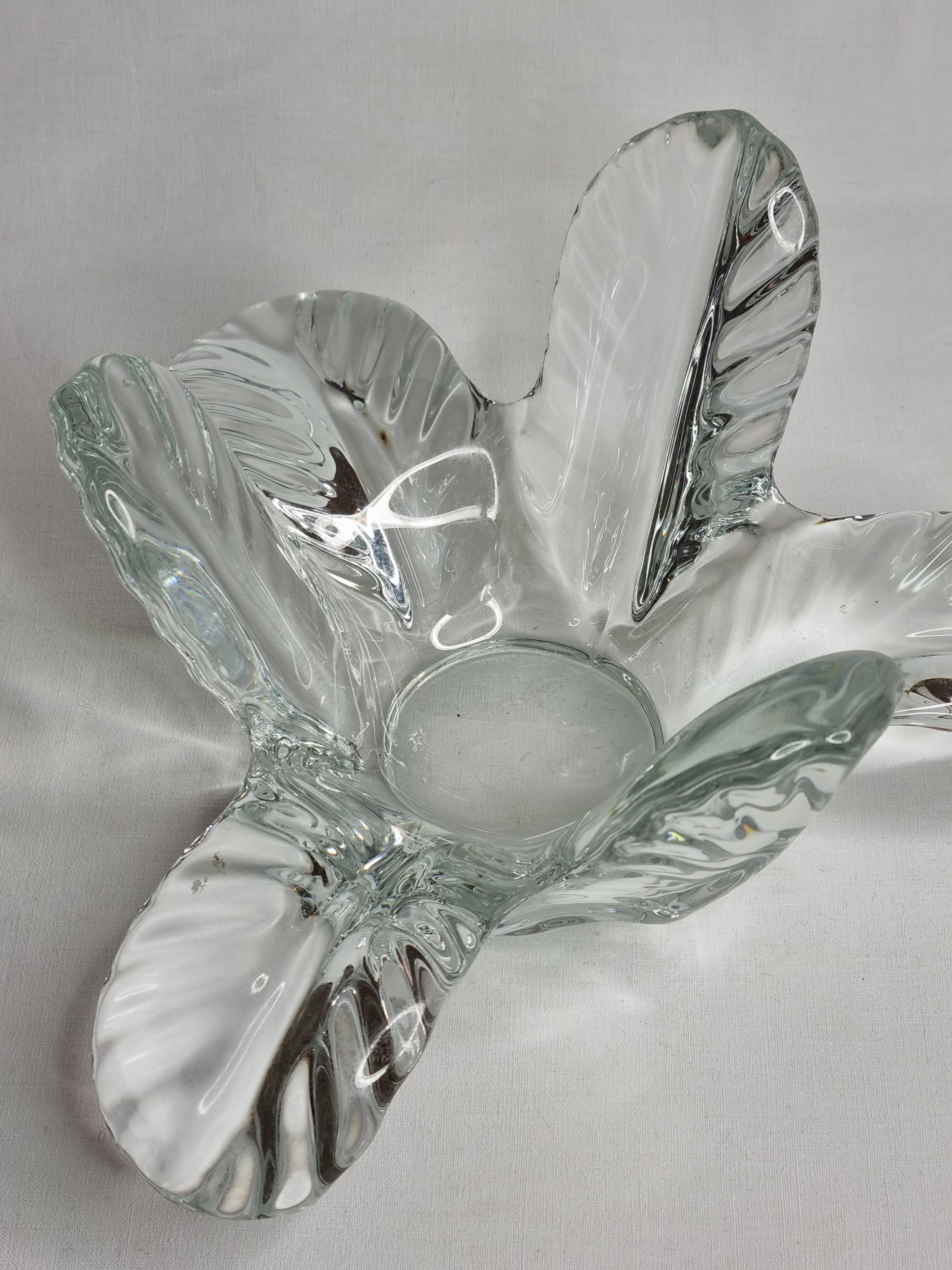 Vegetable-shaped valve crystal centerpiece