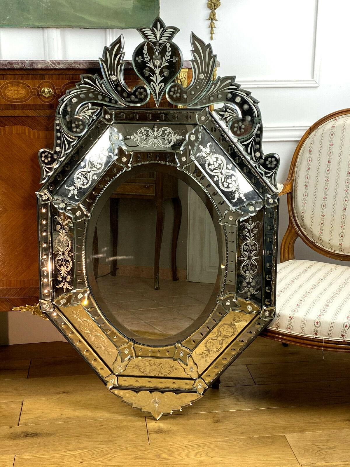 Early 20th century Venetian mirror made of bevelled glass engraved 123 x 73 cm