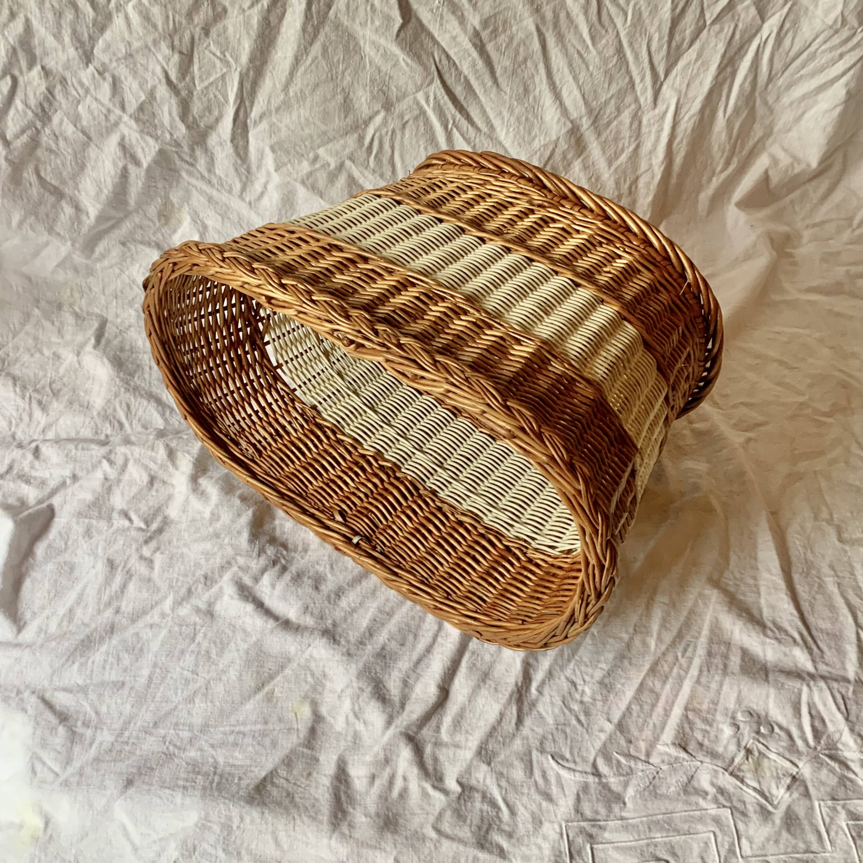 Vintage wicker and scoubidou basket