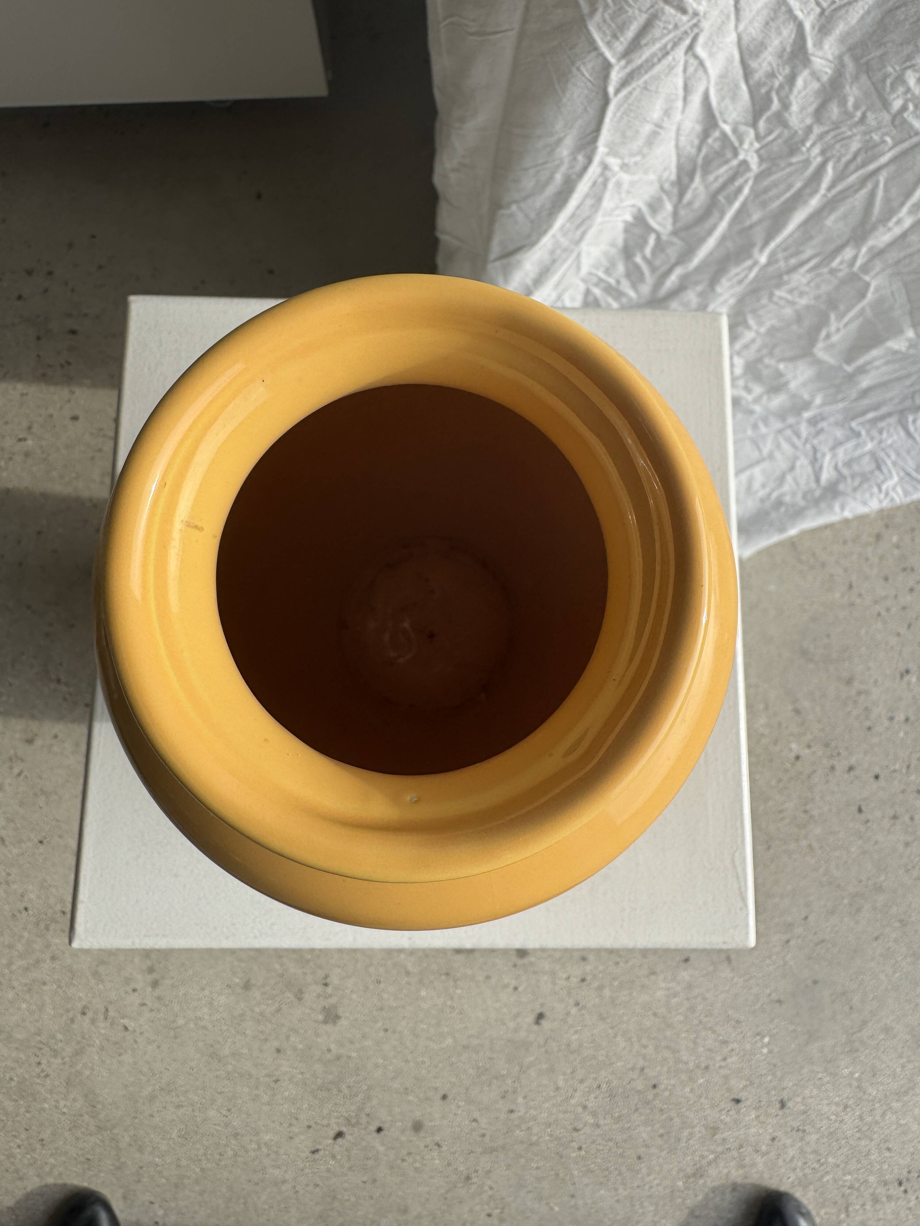 Vase jaune oblong années 90 H26