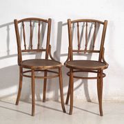 Pair of Thonet-style chairs in bent wood with turned spindles – Central Europe, circa 1920