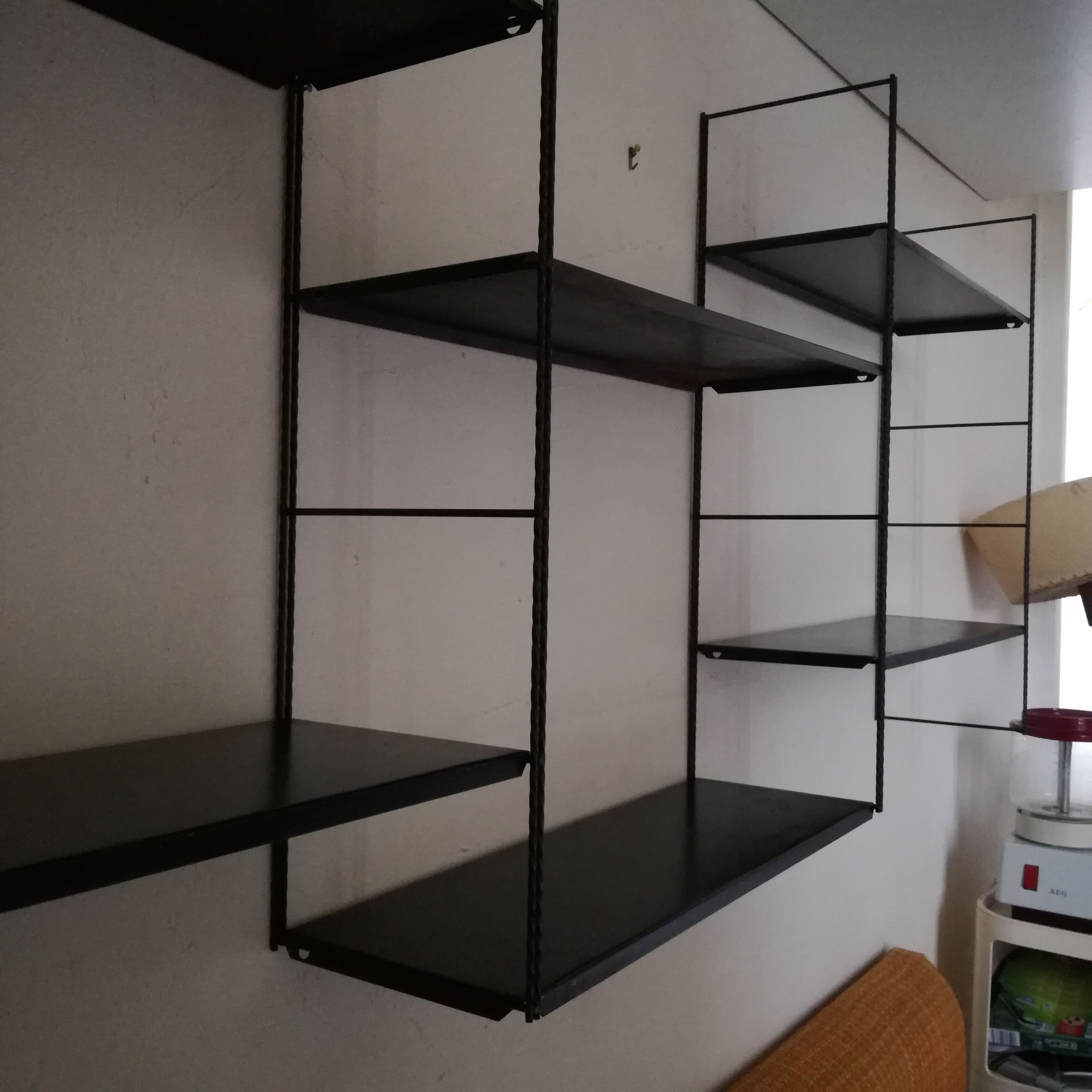 String shelf from the 1960s