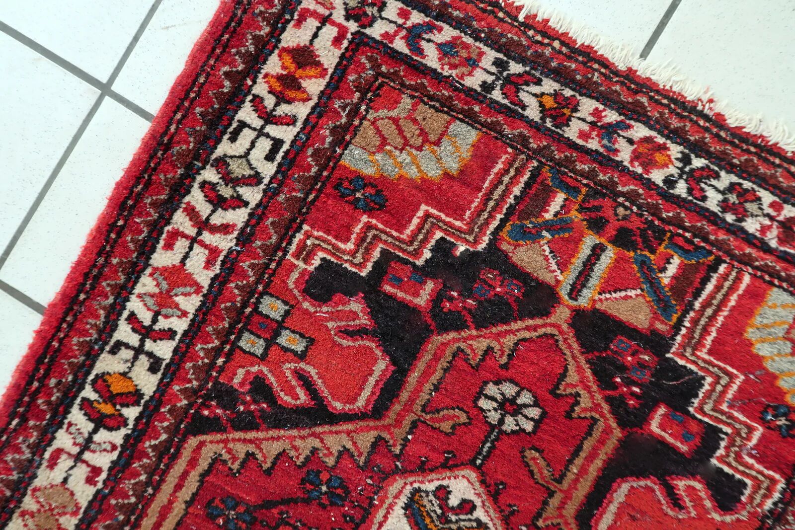 Antique 1920s Persian Hamadan rug 77cm x 121cm