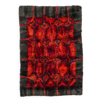 Scandinavian 20th century modern ryijy rug by Helena Koskivaara. 160 X 109
