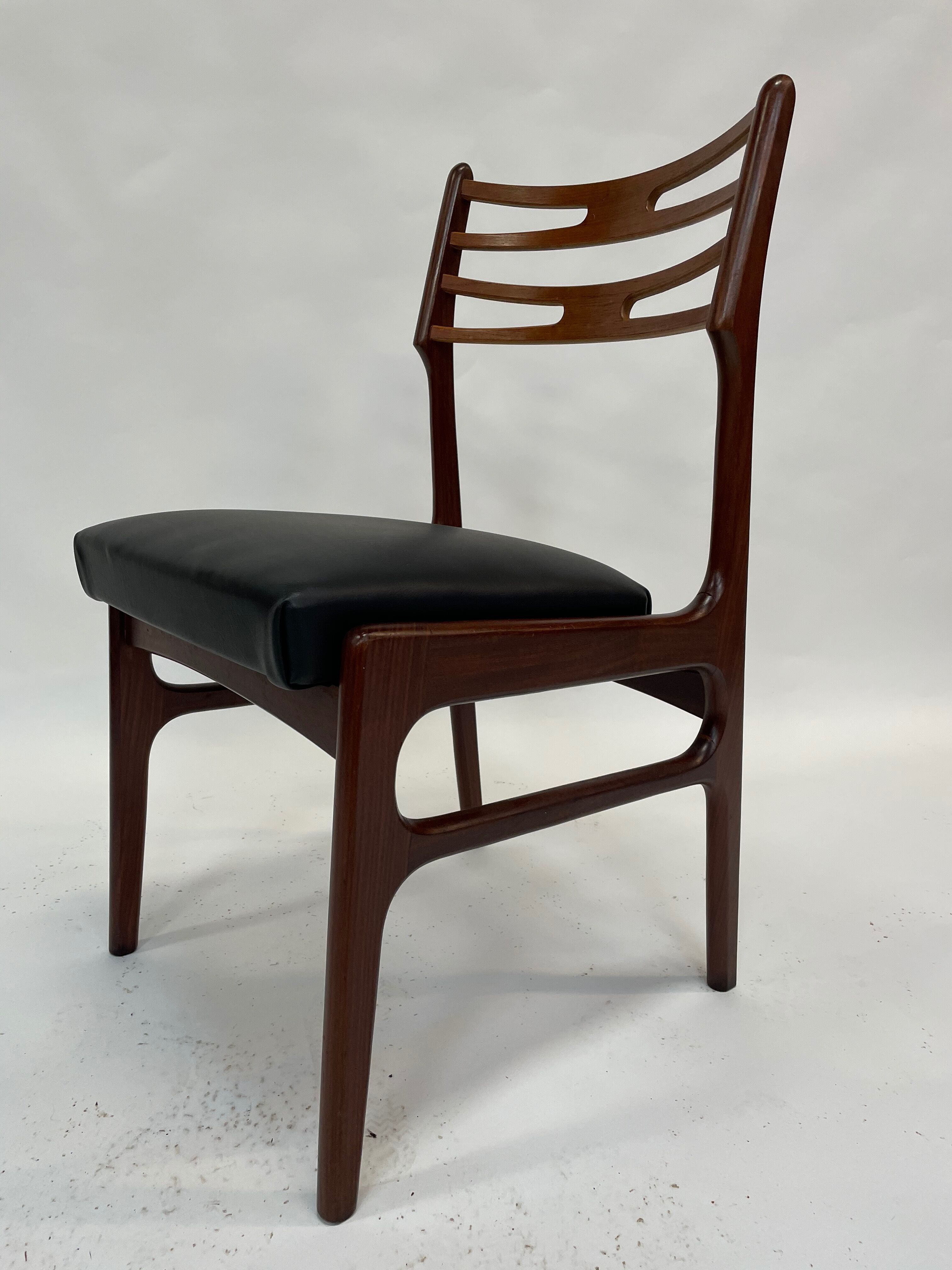 Set of five dining chairs by Johannes Andersen, model 101 Danish Design