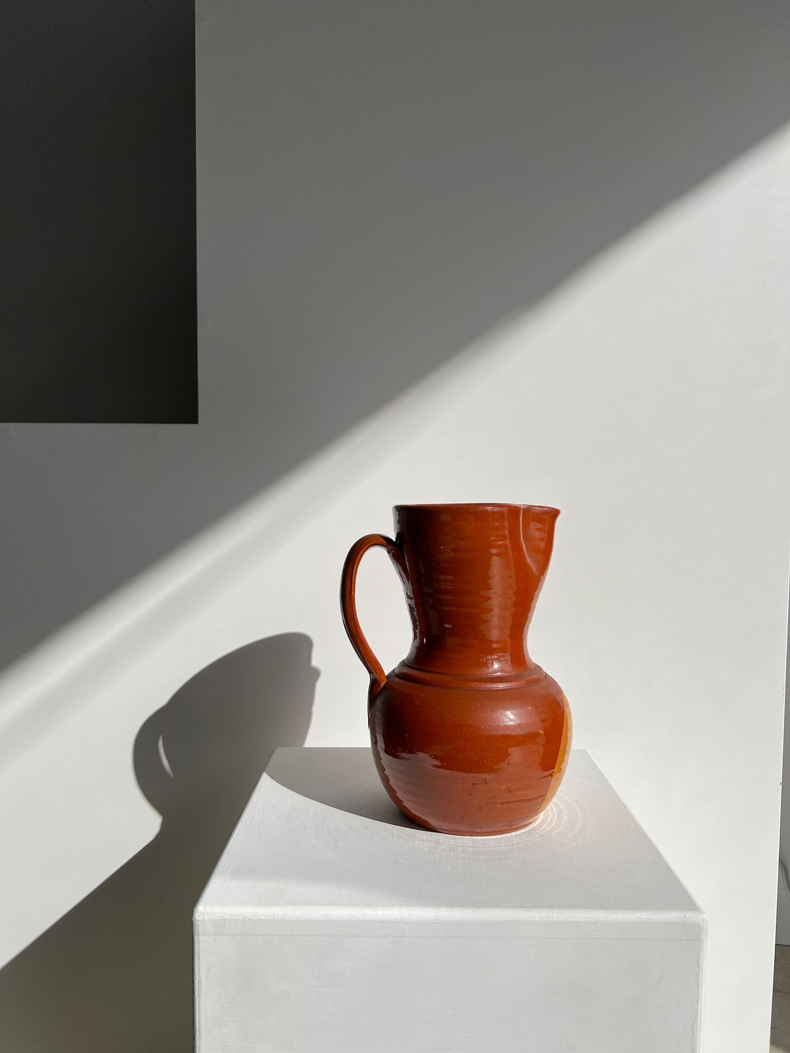 Two-tone brown ceramic wine pitcher H: 24cm