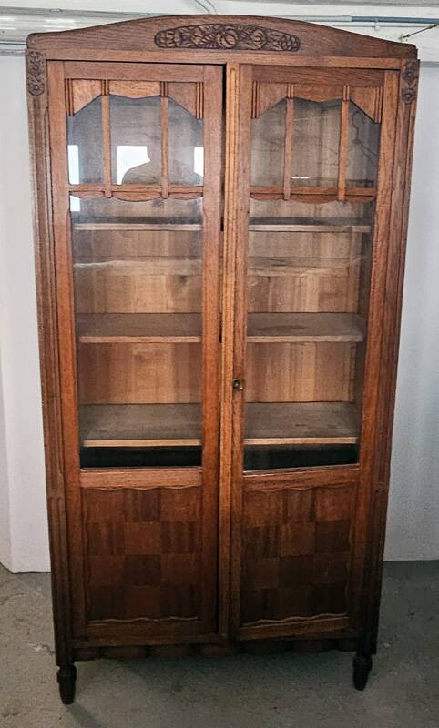 Parisian display cabinet in solid oak – 1950s – Authentic charm