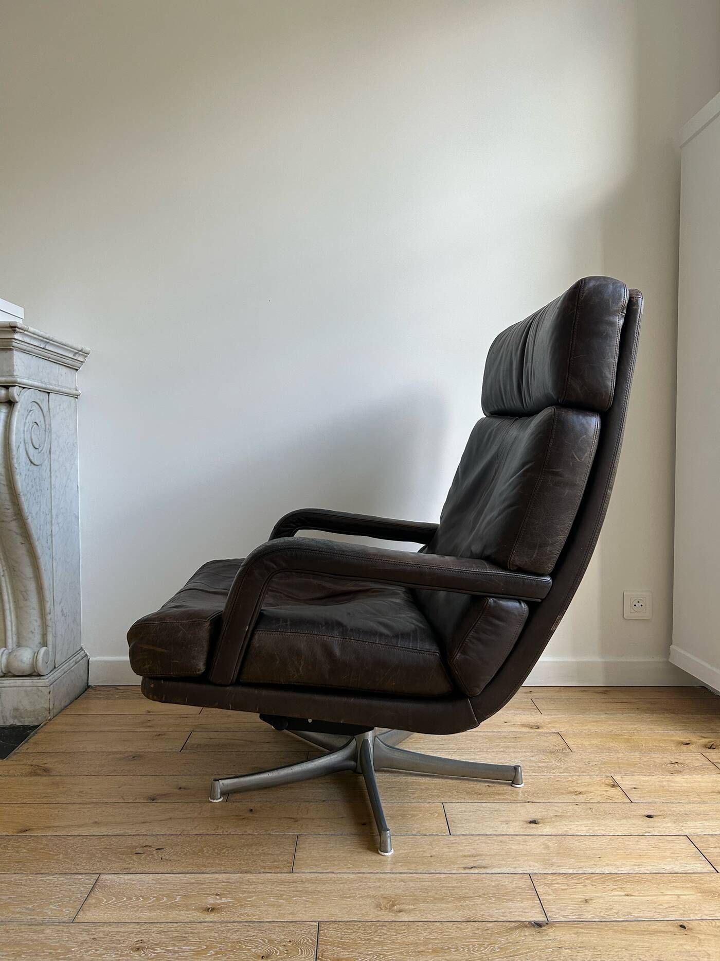 Vintage leather and steel swivel chair, 1970s, Walter Knoll