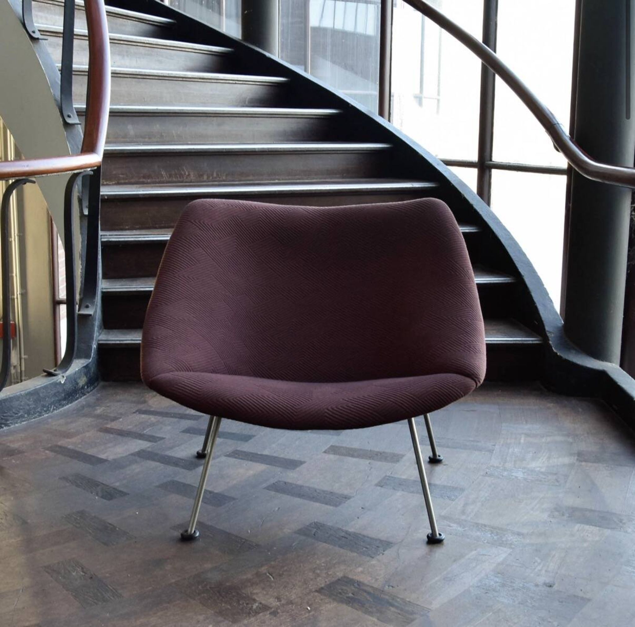 Artifort Oyster chair