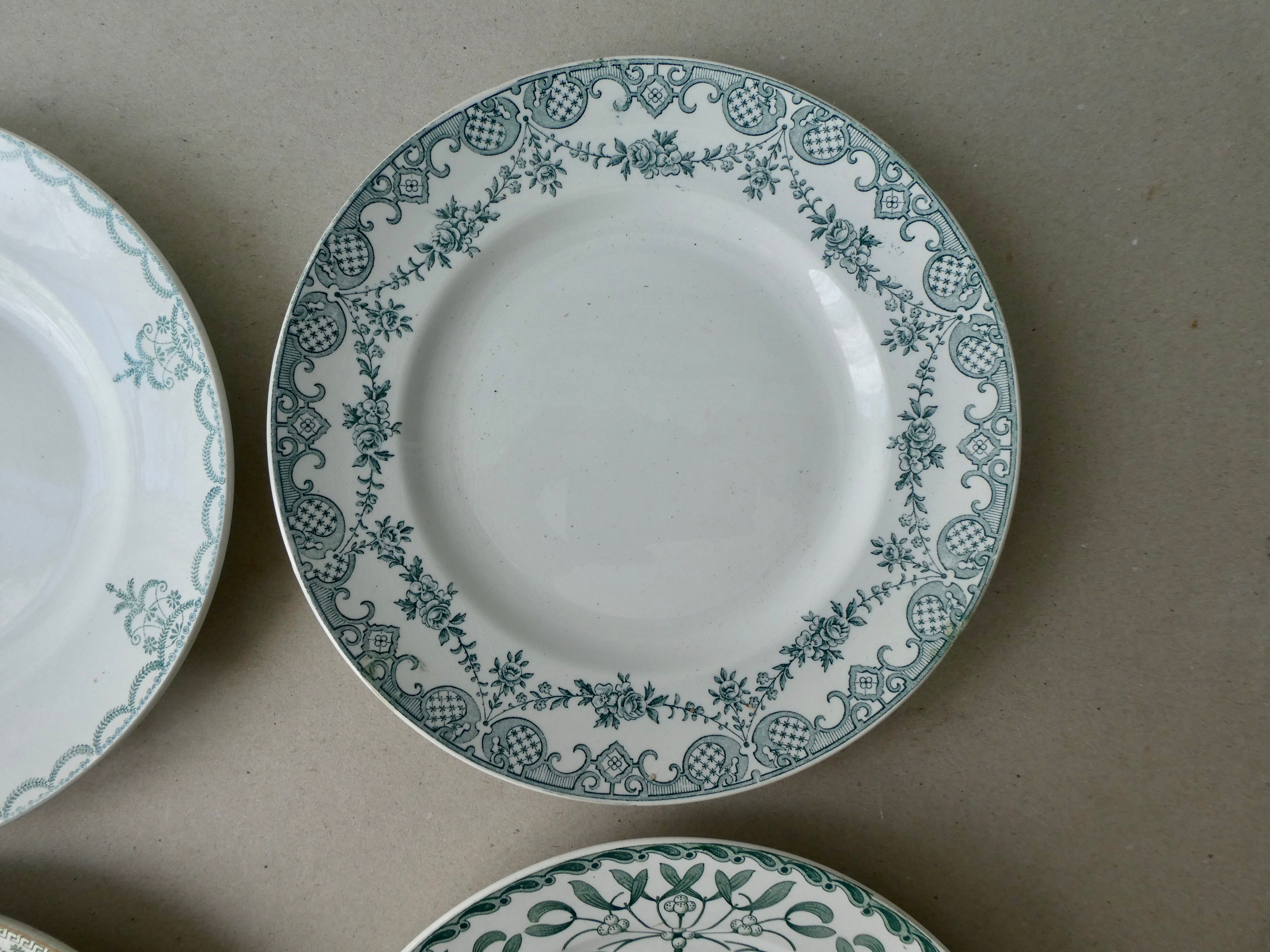 4 old flat plates 23 cm