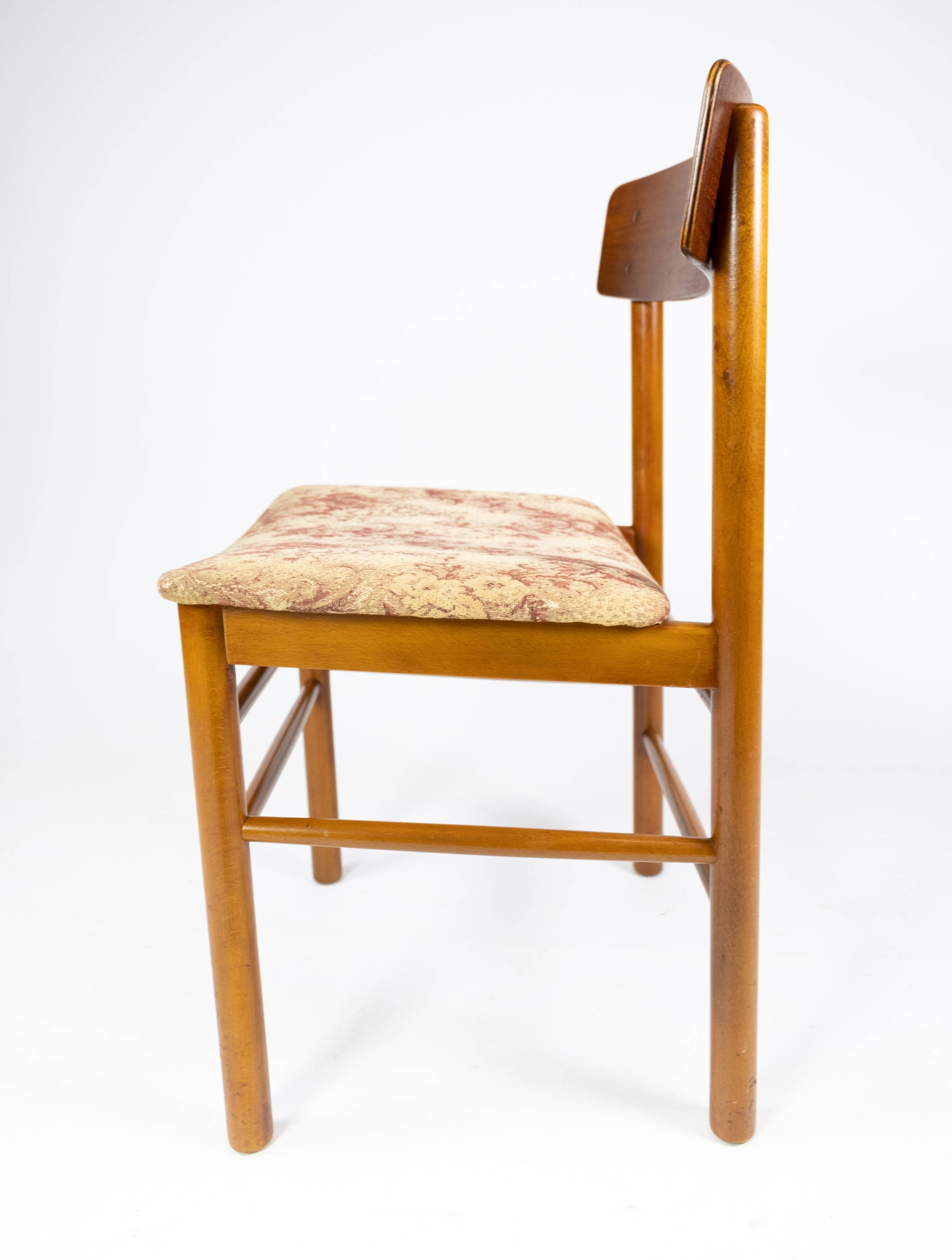 Set of six dining room chairs of danish design from the 1960s.