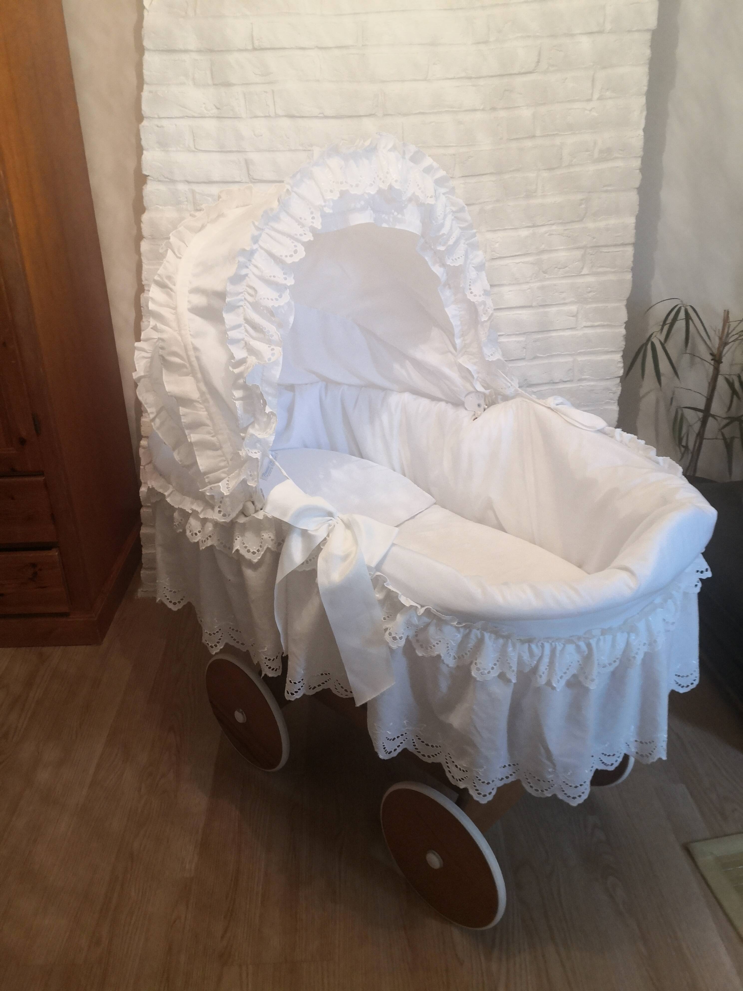 Wicker cradle