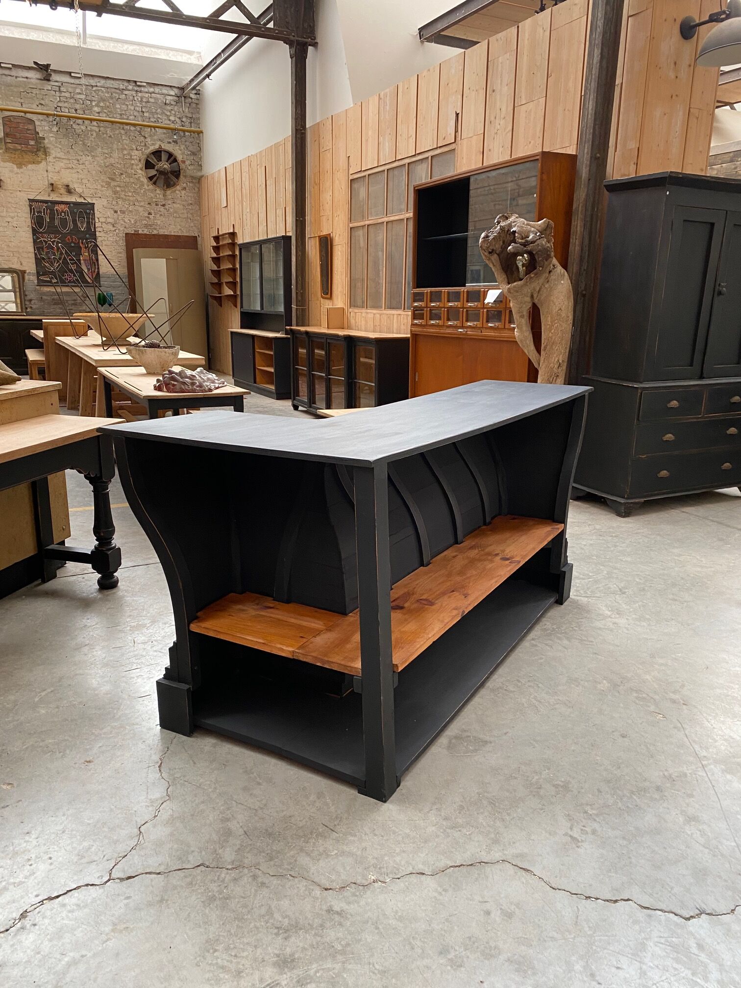 XXth middle corner counter