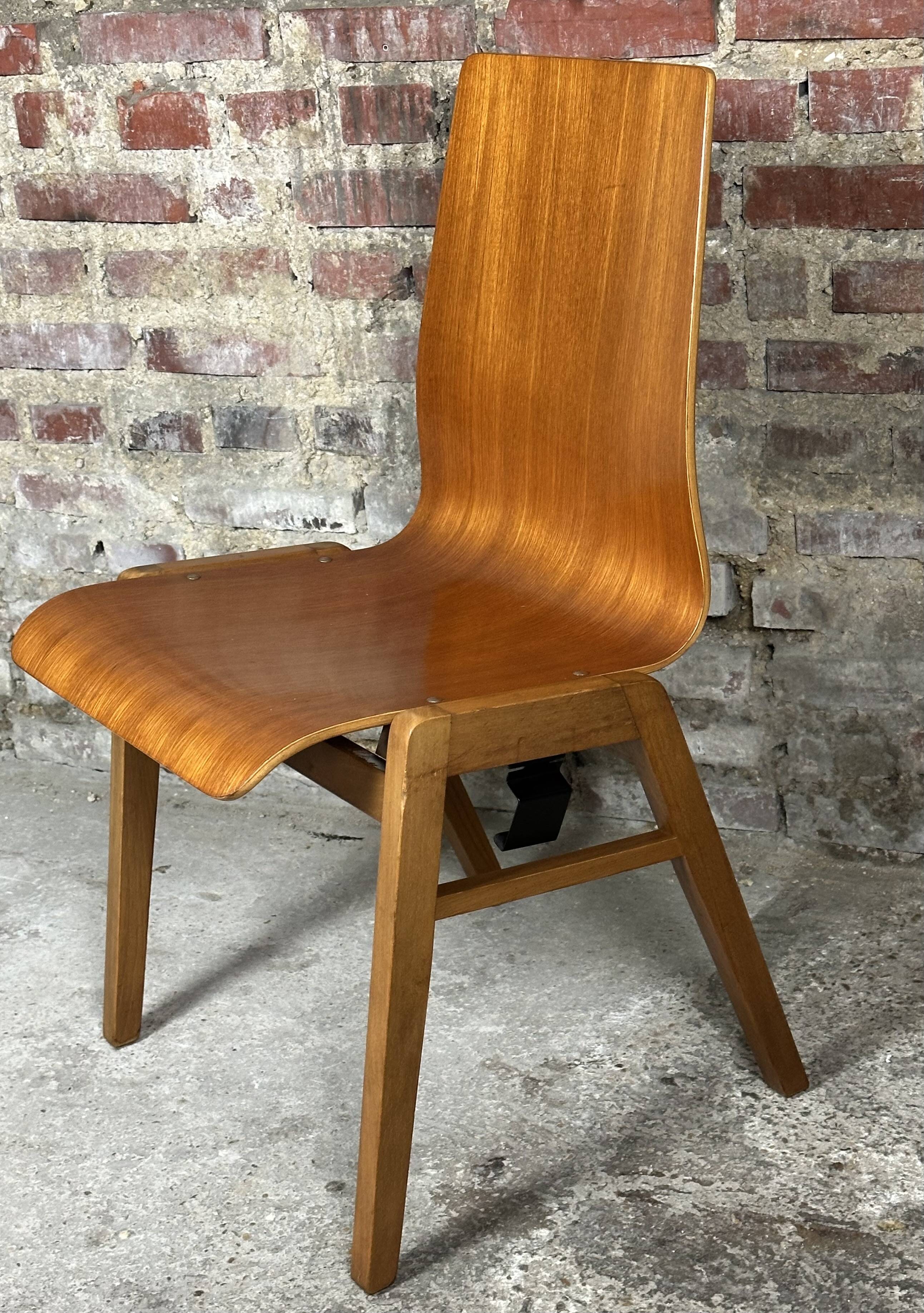 Scandinavian chairs (set of 8) in thermoformed beech from the 1960s.