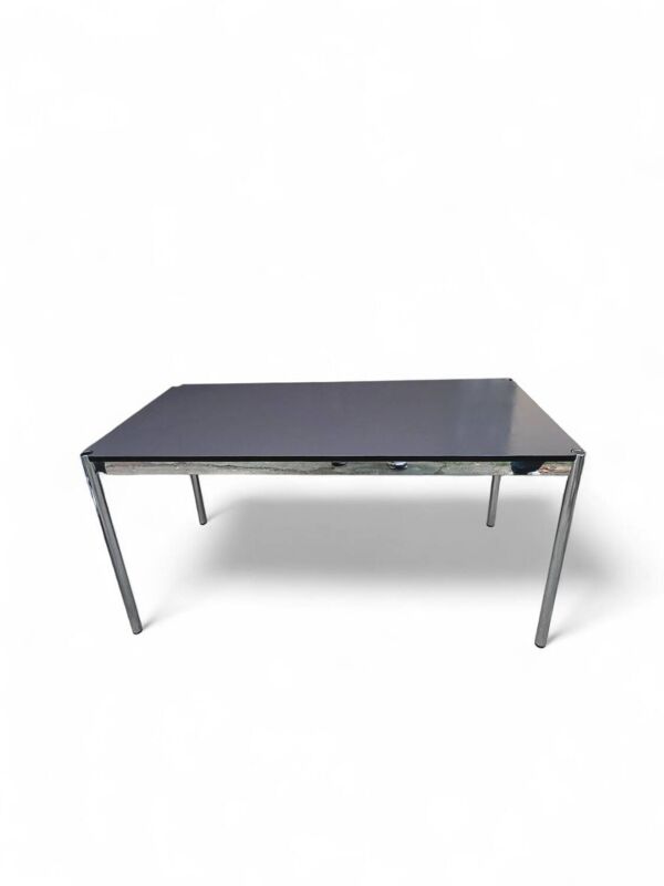 Table USM Haller gris anthracite – design suisse iconique