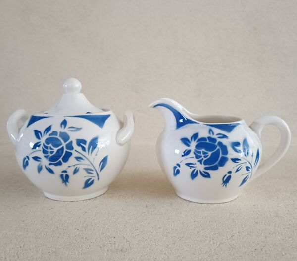 6 tasses et soucoupes, sucrier et pot à lait Digoin