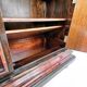 Vitrine ancienne en bois, verre biseauté et velours