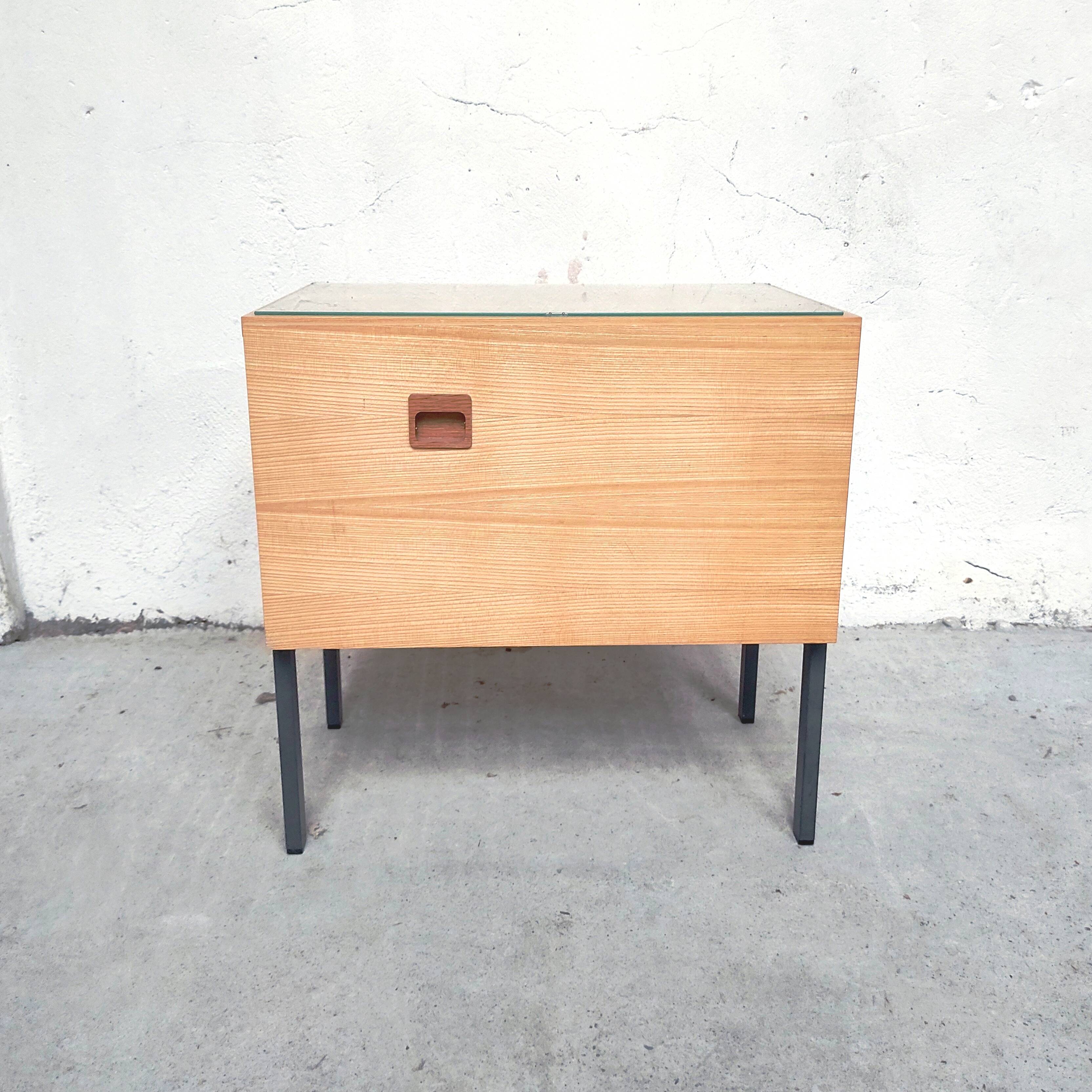 Petit meuble blond chevet, 1960