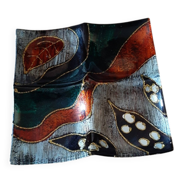 Divided plate