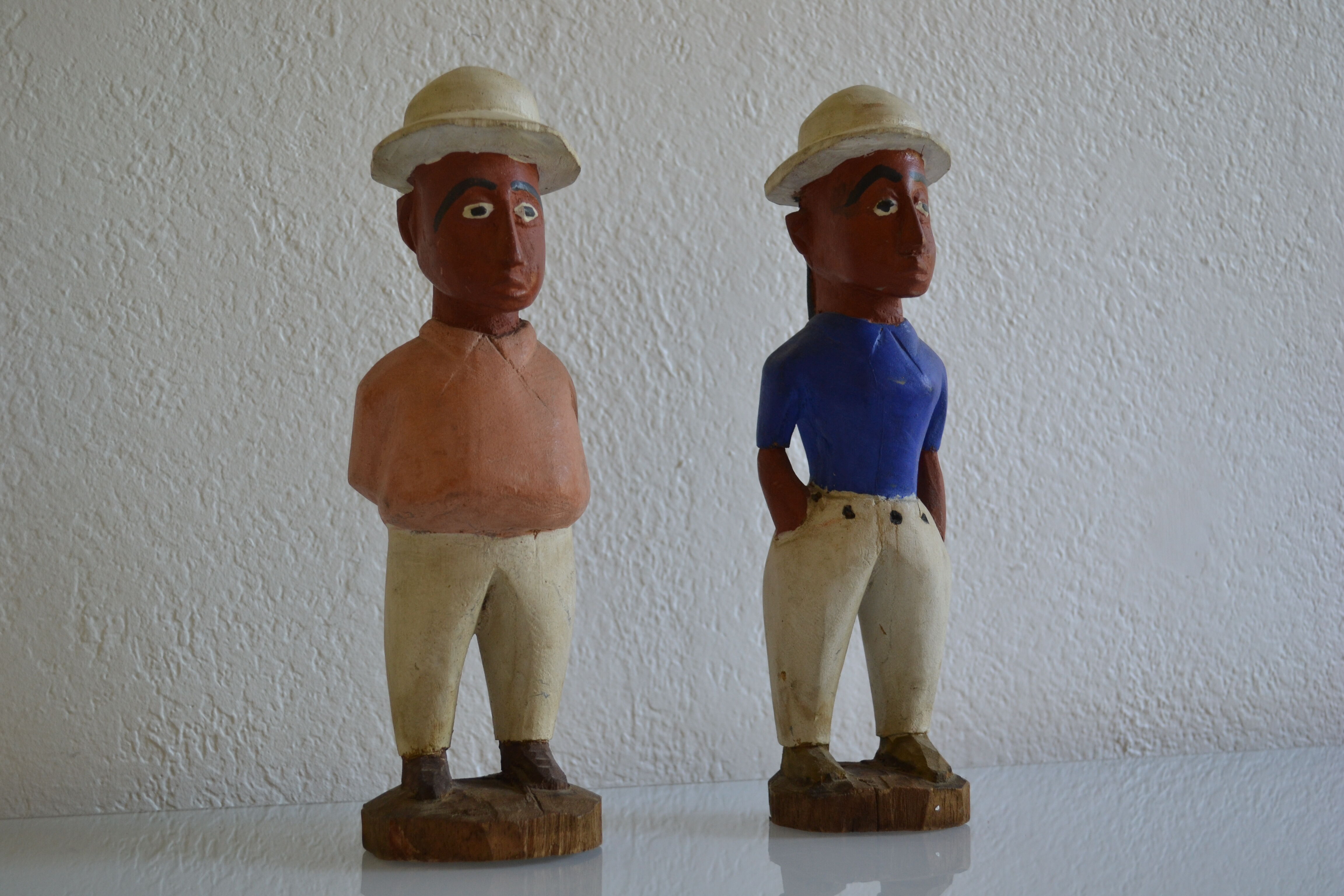 Couple of settlers African statuettes