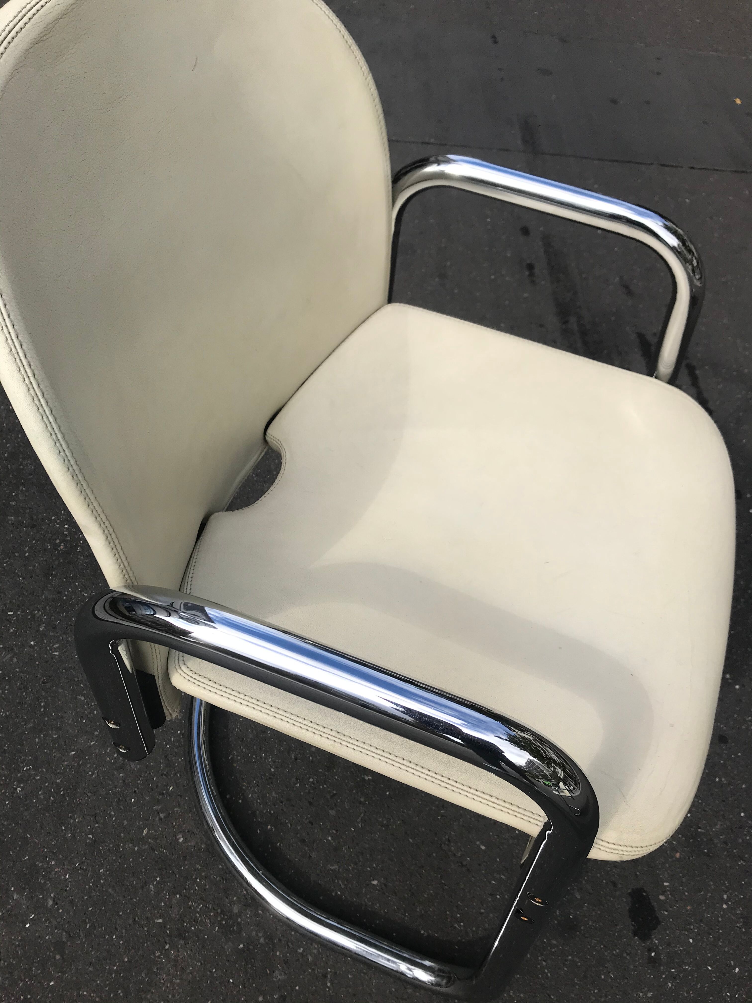 Pair of "dialogo" armchairs for Tobia & Afra Scarpa for B&B Italia