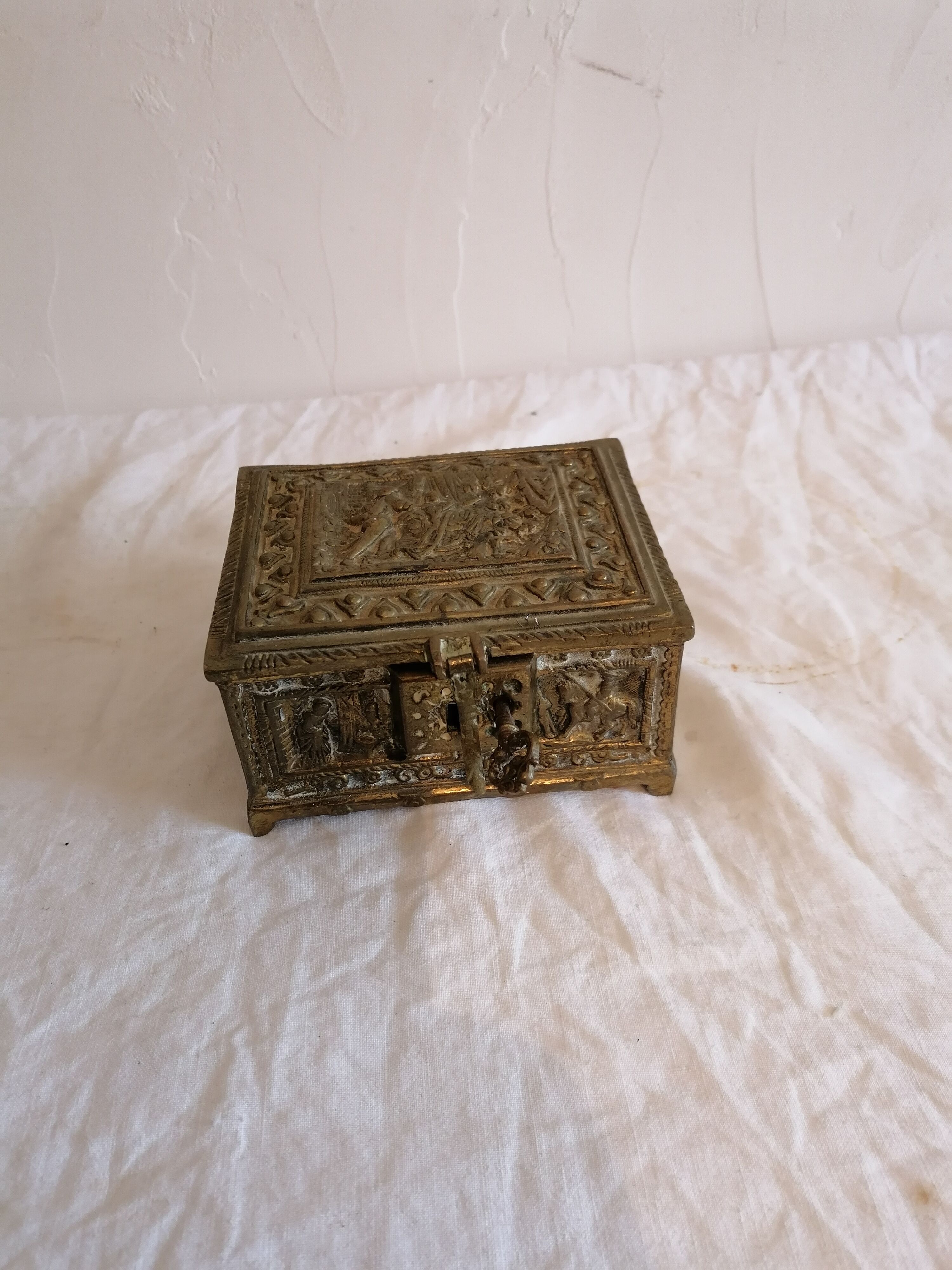 Old bronze jewelry box of nineteenth century high period.