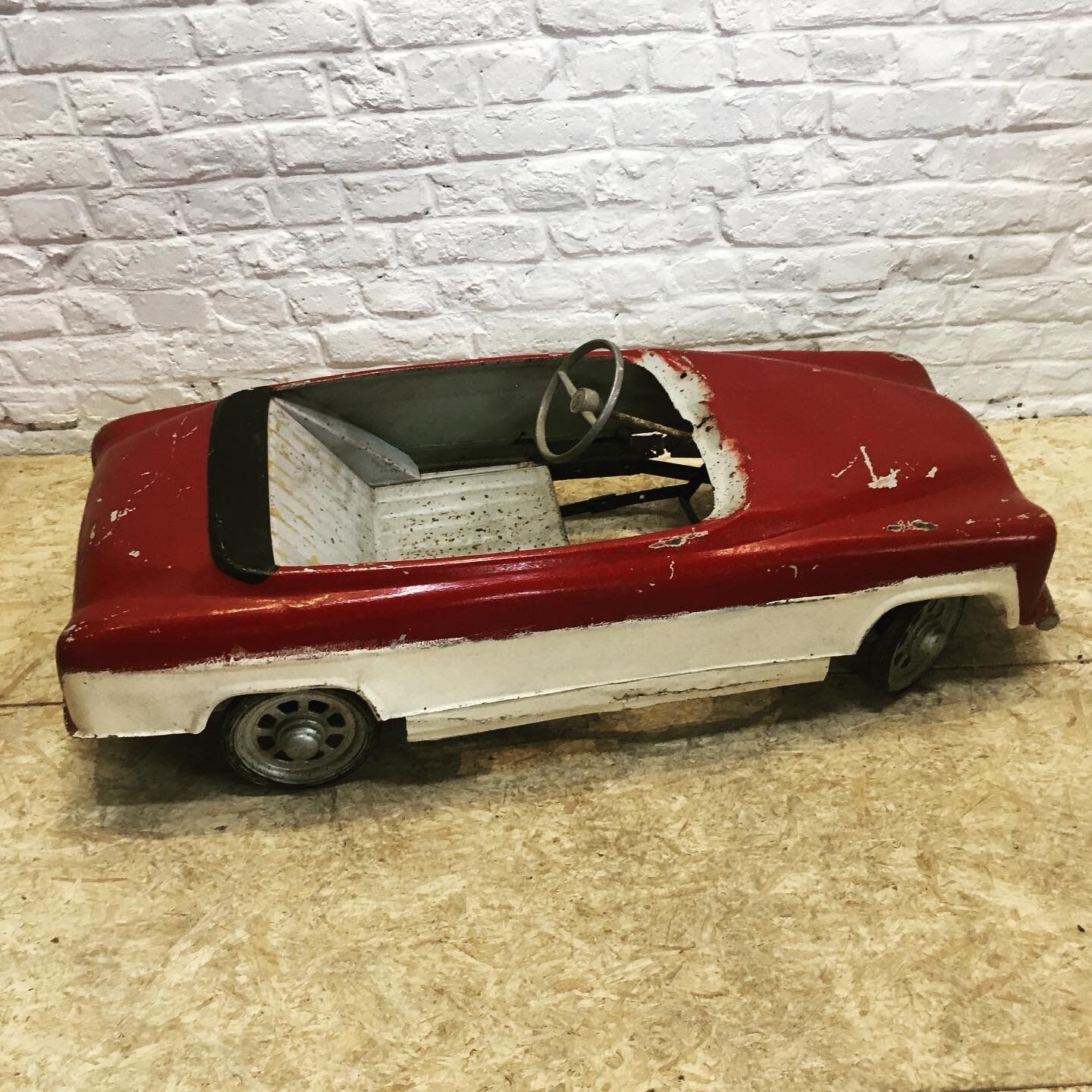 Chrysler pedal car from Judez