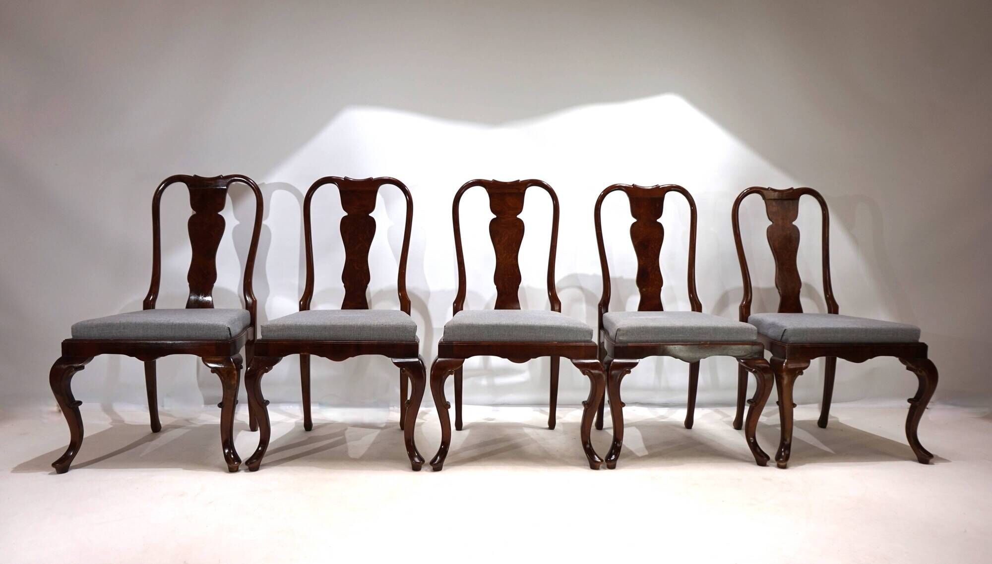 Lot de 5 chaises de salle à manger en acajou de style Reine Anne, 1920