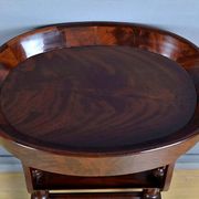 Table vide-poche en ronce d’acajou, époque Empire – début XIXe