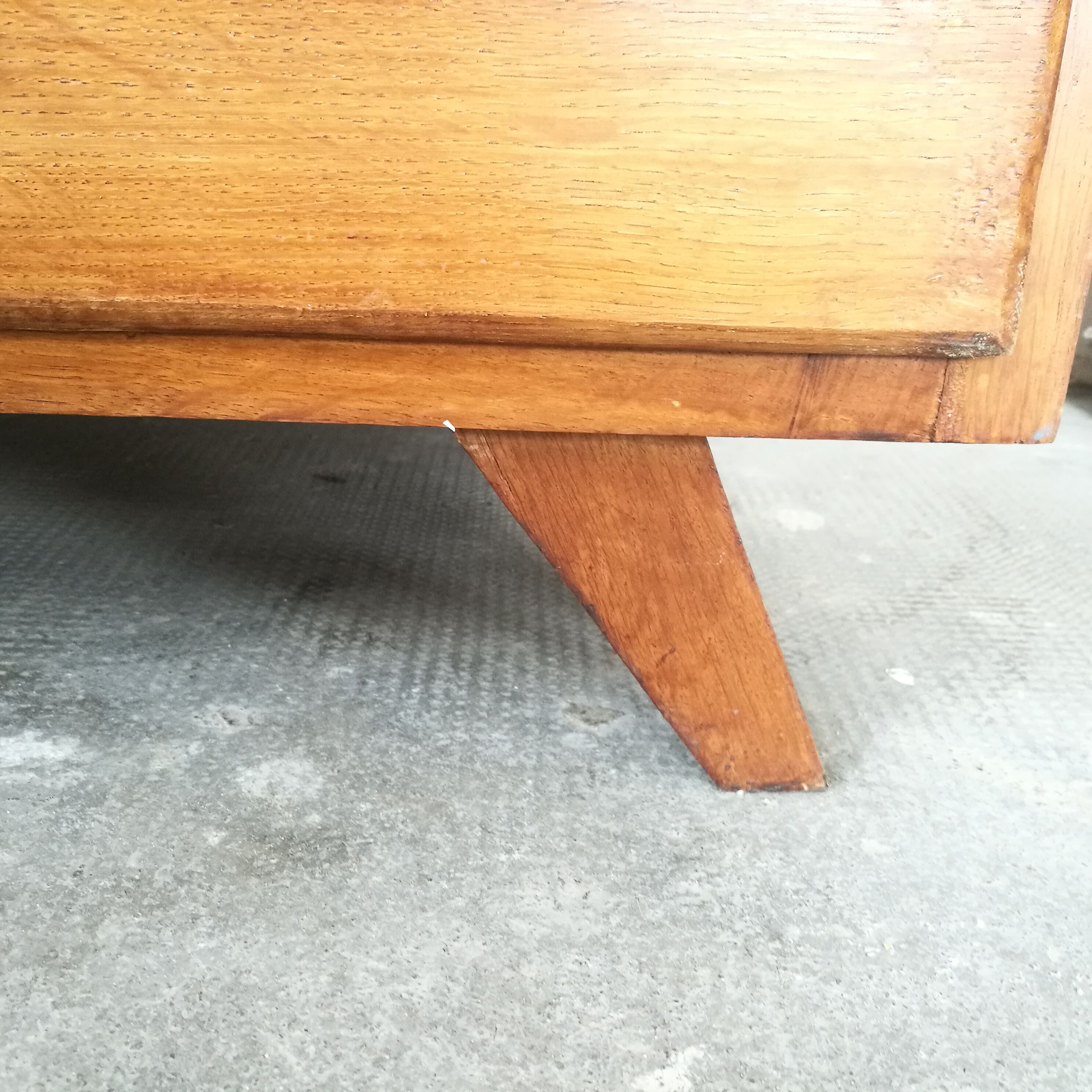Commode vintage pieds compas