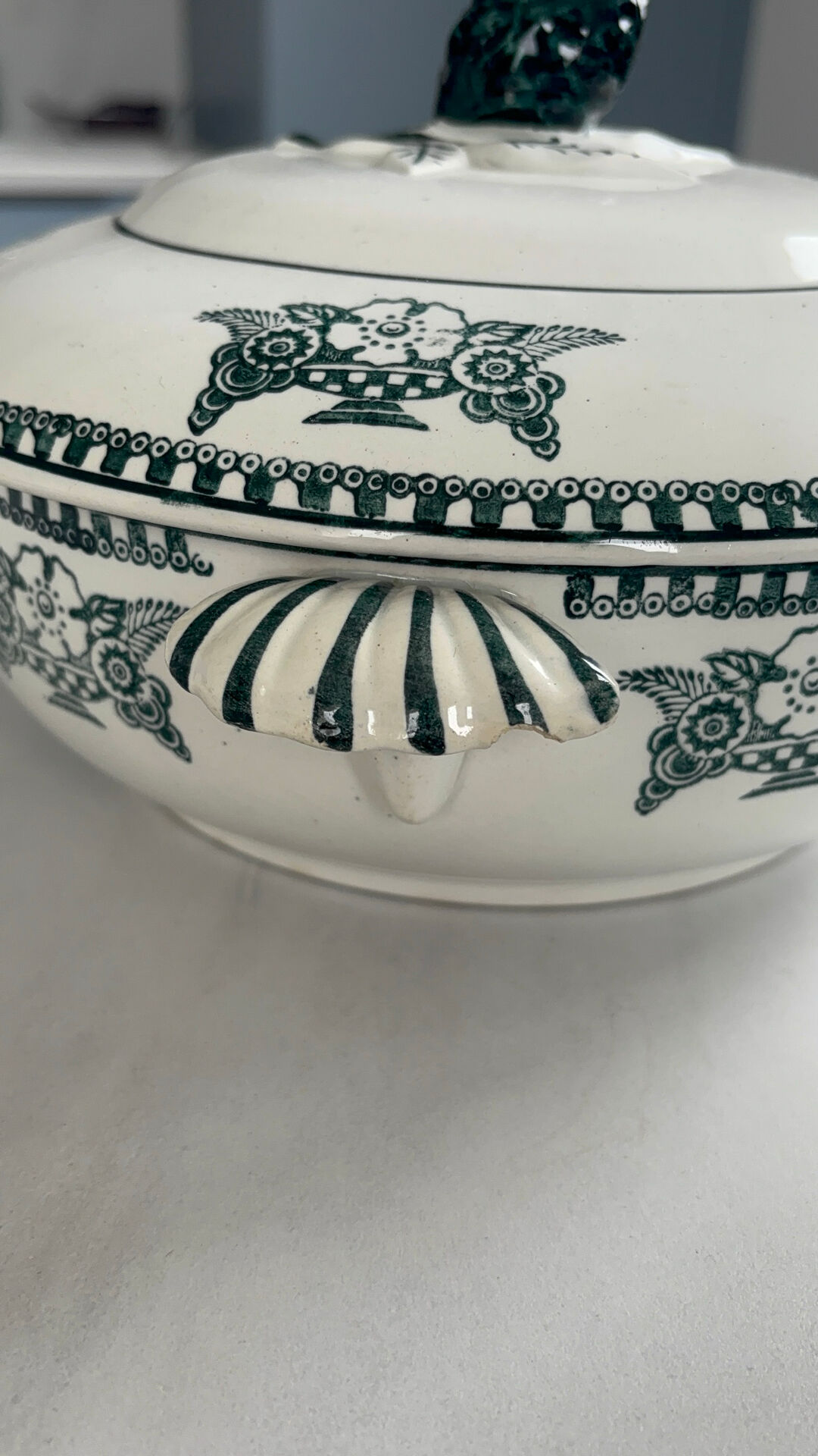 Antique soup tureen from Saint-Amand in ironstone – Sté Amandinoise