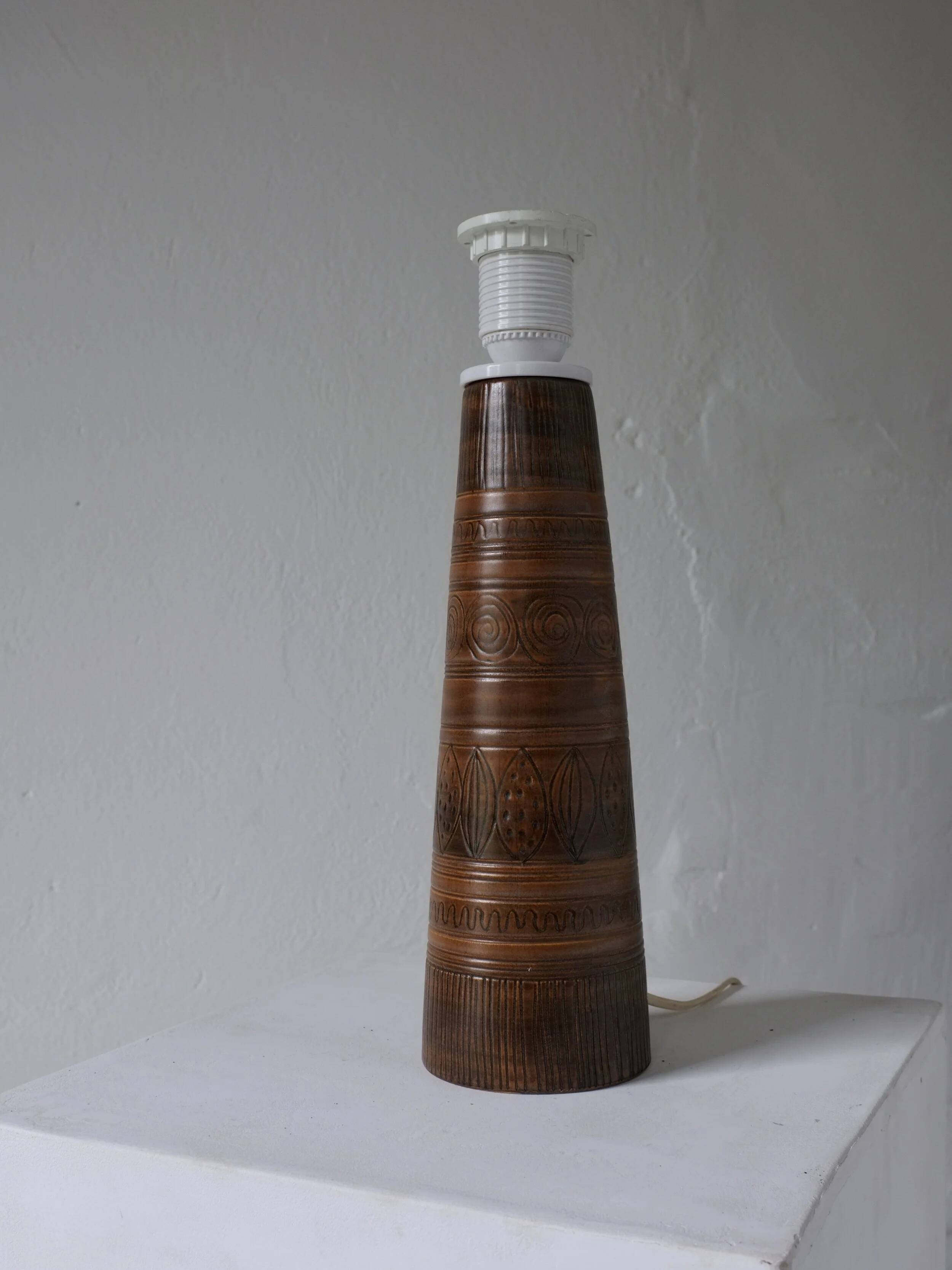 Grand pied de lampe de table en grès | Irma Yourstone | Suède | Années 1960