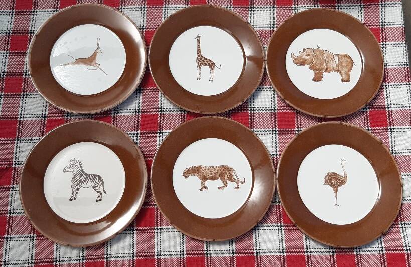 Set of 6 vintage "savannah animals" plates