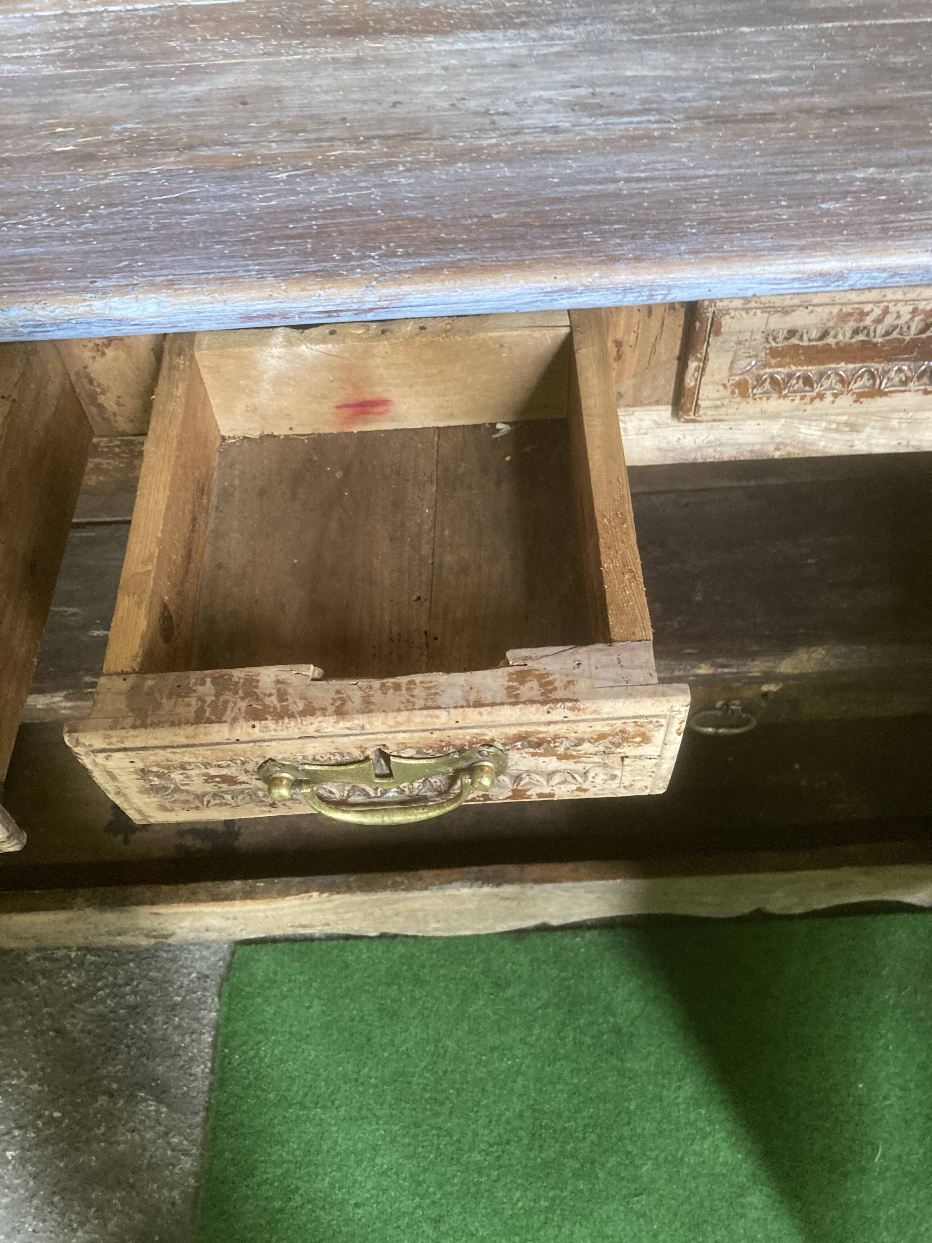 Buffet 18 th raw wood