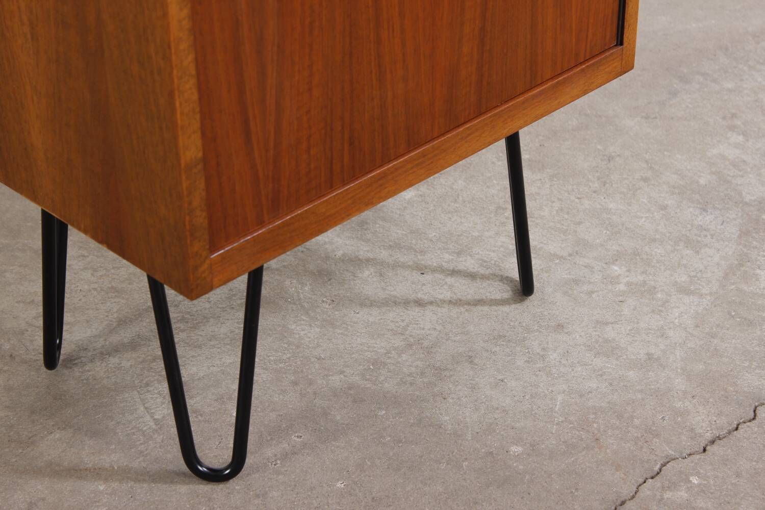 Vintage Schrank auf Hairpin Legs Mid Century 50er 60er