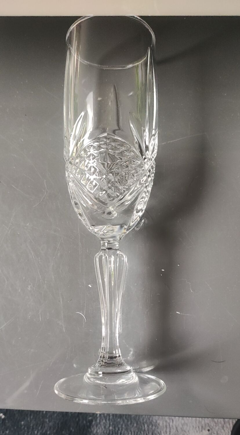 Lot of 4 large crystal flutes. Signed Arc. Height 20 cm.