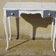 Petite coiffeuse en bois blanc