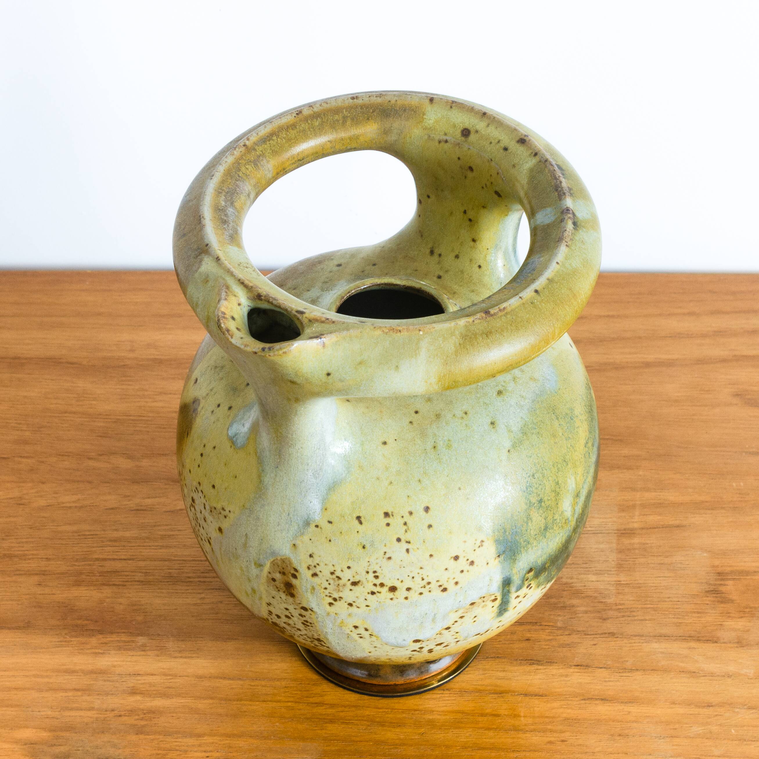 Green enamelled circular sandstone amphorae - Work Francais - Circa 1960